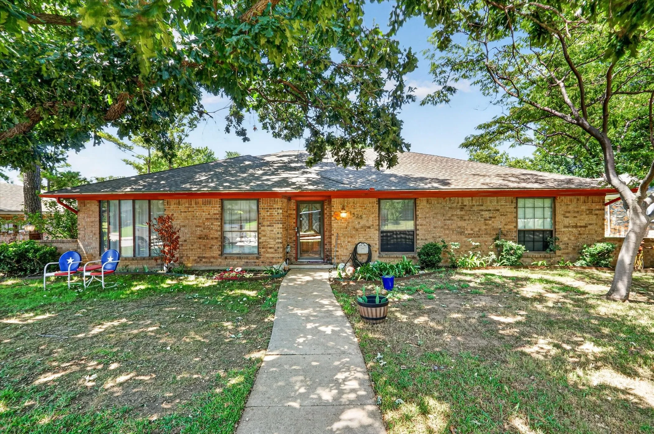 Single Family Residence For Sale in Denton County , 1525 San Antone Lane, Lewisville, Texas 75077, 4 Bedroom, 2 Bathroom, 2 Garage spaces, 2,134 Sqft, built in 1975, mls#21325647, Real Estate Agent in Lewisville, Homes For Sale in Denton county, Homes For Sale in Lewisville, Realtor in Lewisville Texas, Real Estate Brokerage Independent Realty Texas, Luminita Cordes Realtor