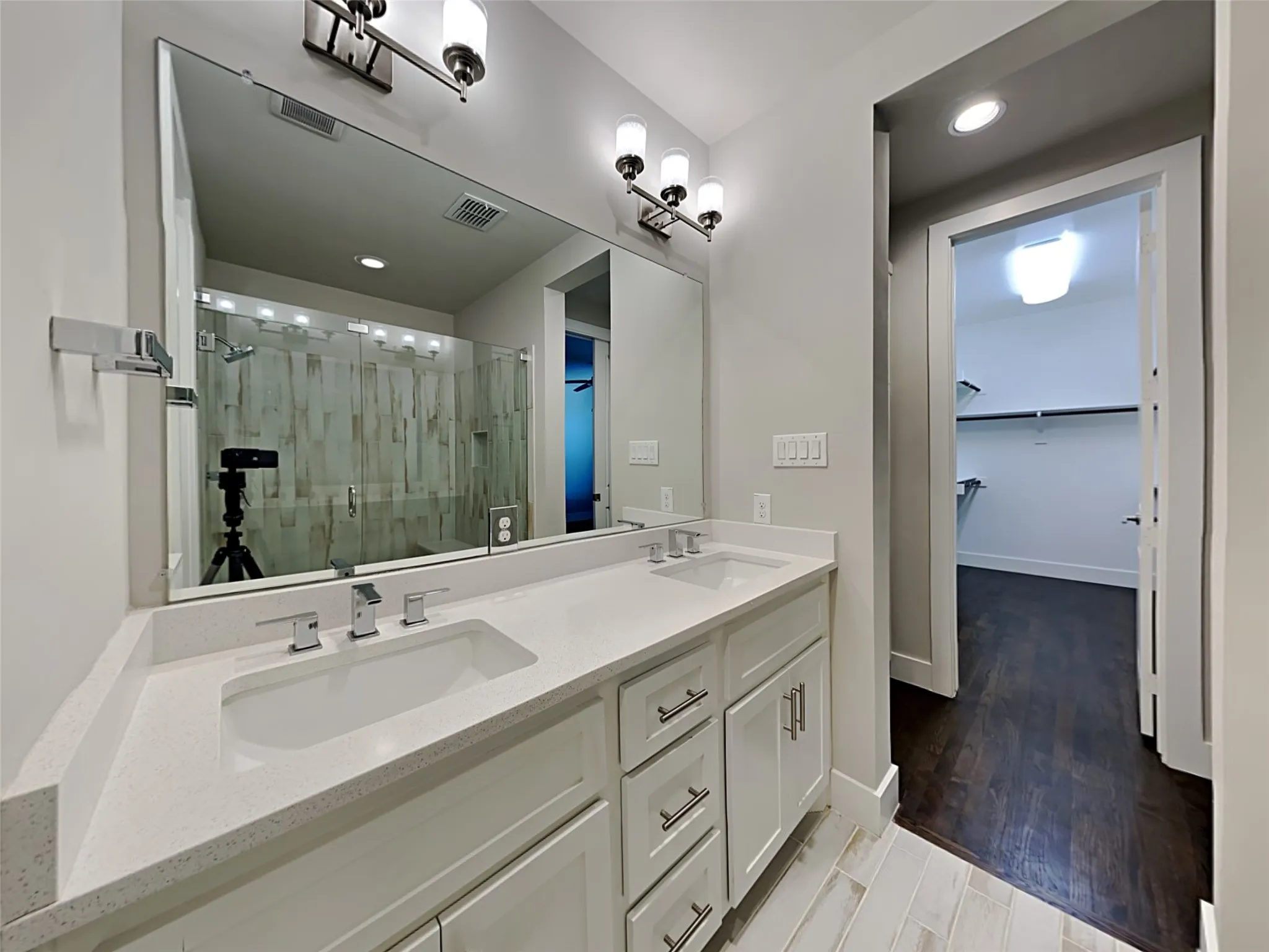 Single Family Residence For Rent in Dallas County , 3107 Sunny Brae Drive, Dallas, Texas 75204, 2 Bedrooms, 3 Bathrooms, 2 Garage spaces, 1,818 Sqft, built in 2017, Price $3,150, mls#21331142, Real Estate Agent in Dallas, Homes For Rent in Dallas county, Homes For Rent in Dallas, Realtor in Dallas Texas, Real Estate Brokerage Independent Realty Texas, Luminita Cordes Realtor