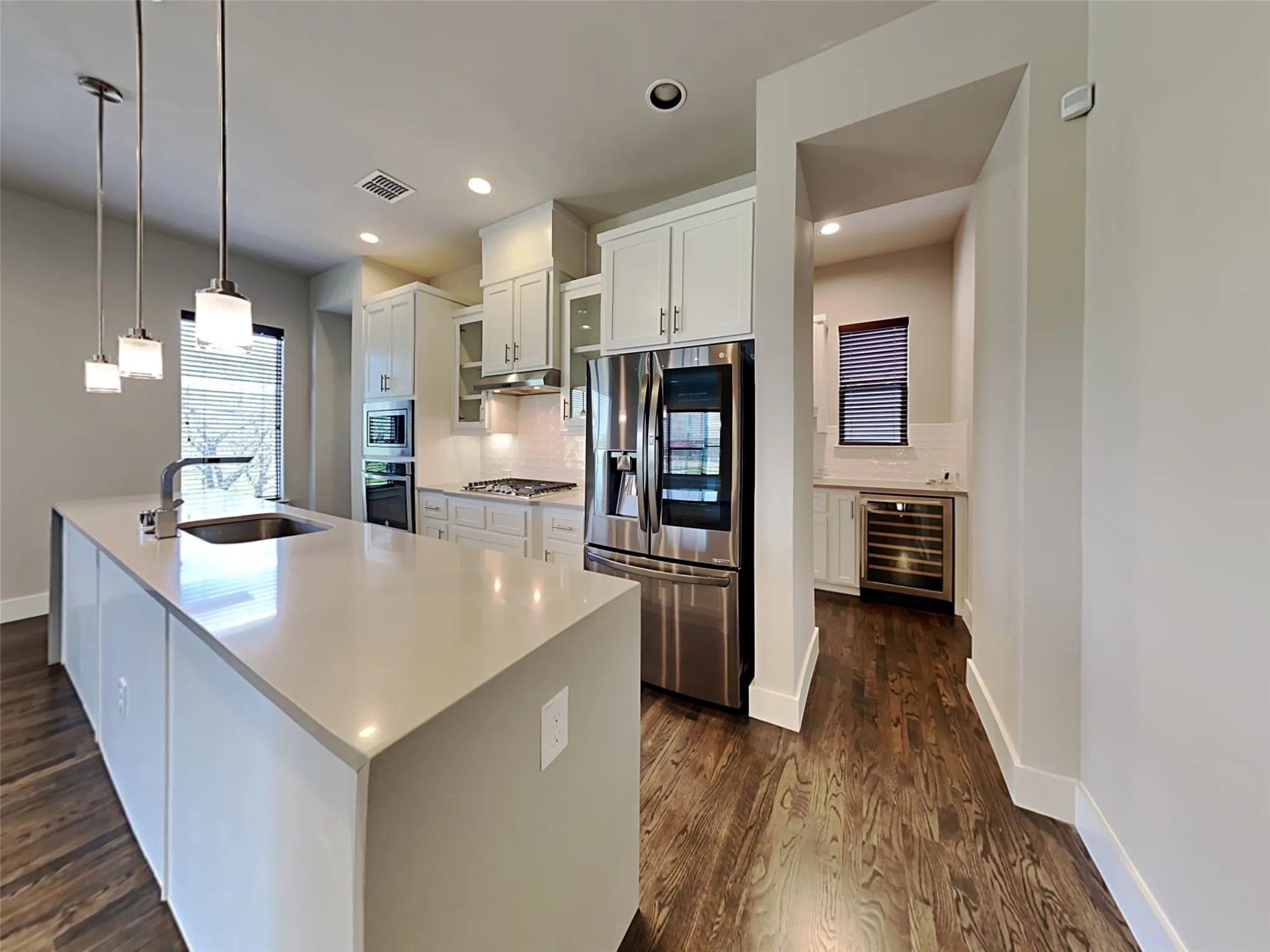 Single Family Residence For Rent in Dallas County , 3107 Sunny Brae Drive, Dallas, Texas 75204, 2 Bedrooms, 3 Bathrooms, 2 Garage spaces, 1,818 Sqft, built in 2017, Price $3,150, mls#21331142, Real Estate Agent in Dallas, Homes For Rent in Dallas county, Homes For Rent in Dallas, Realtor in Dallas Texas, Real Estate Brokerage Independent Realty Texas, Luminita Cordes Realtor