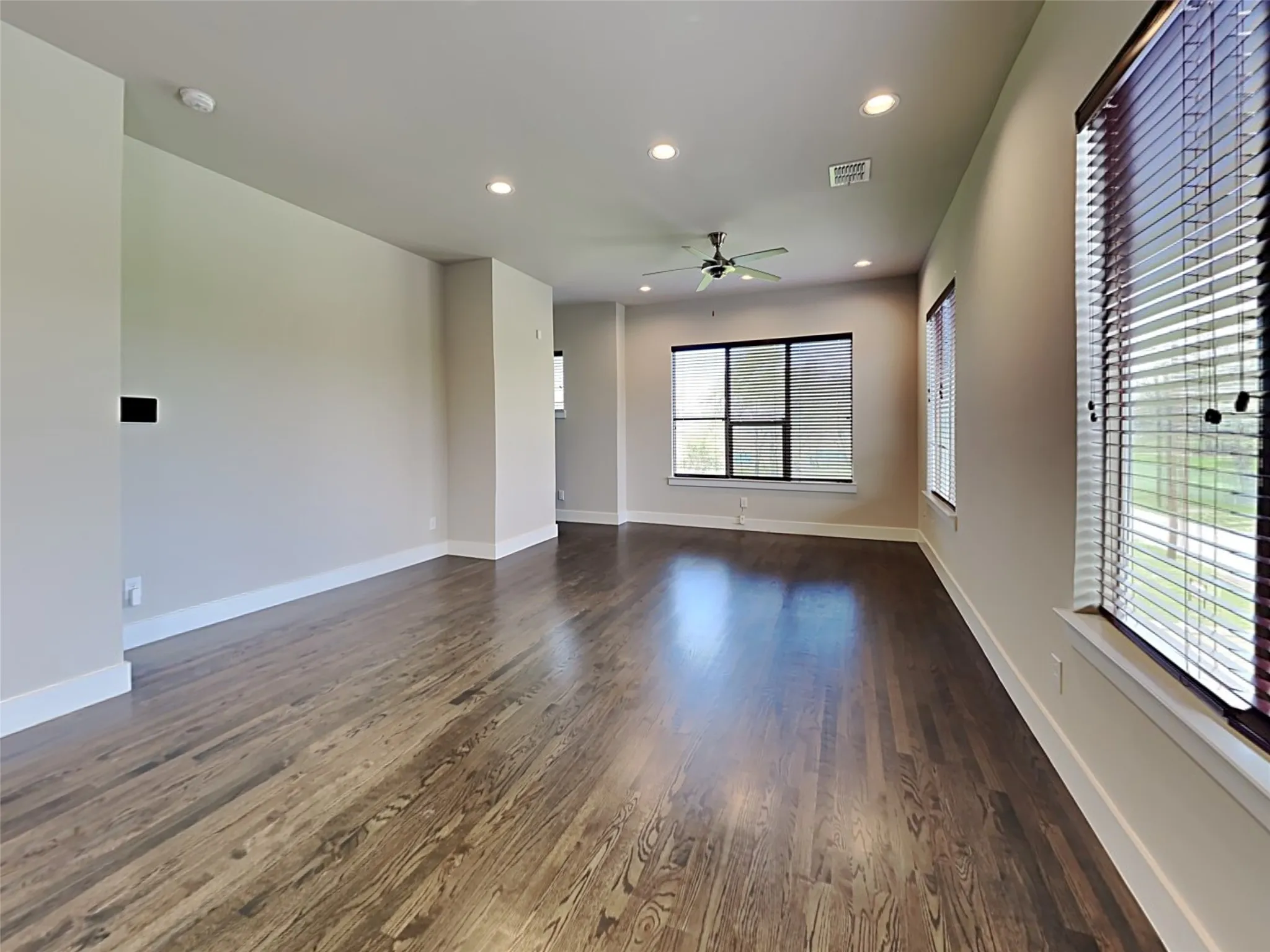 Single Family Residence For Rent in Dallas County , 3107 Sunny Brae Drive, Dallas, Texas 75204, 2 Bedrooms, 3 Bathrooms, 2 Garage spaces, 1,818 Sqft, built in 2017, Price $3,150, mls#21331142, Real Estate Agent in Dallas, Homes For Rent in Dallas county, Homes For Rent in Dallas, Realtor in Dallas Texas, Real Estate Brokerage Independent Realty Texas, Luminita Cordes Realtor