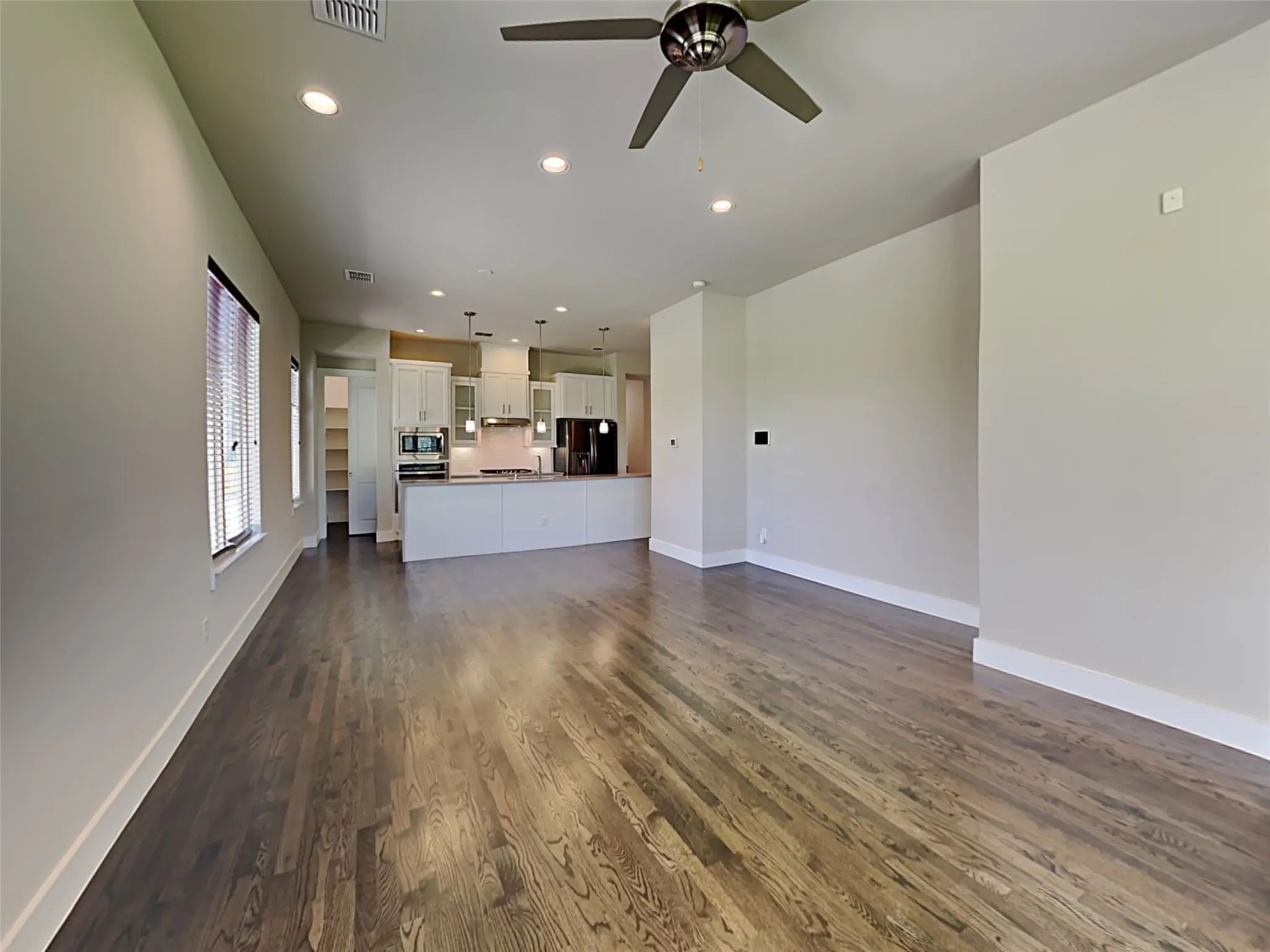 Single Family Residence For Rent in Dallas County , 3107 Sunny Brae Drive, Dallas, Texas 75204, 2 Bedrooms, 3 Bathrooms, 2 Garage spaces, 1,818 Sqft, built in 2017, Price $3,150, mls#21331142, Real Estate Agent in Dallas, Homes For Rent in Dallas county, Homes For Rent in Dallas, Realtor in Dallas Texas, Real Estate Brokerage Independent Realty Texas, Luminita Cordes Realtor