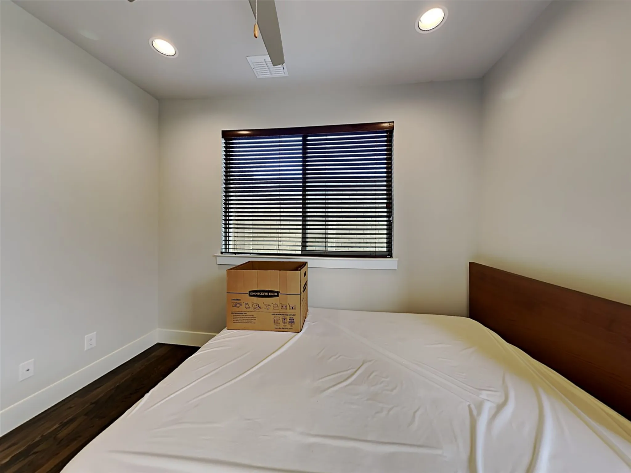 Single Family Residence For Rent in Dallas County , 3107 Sunny Brae Drive, Dallas, Texas 75204, 2 Bedrooms, 3 Bathrooms, 2 Garage spaces, 1,818 Sqft, built in 2017, Price $3,150, mls#21331142, Real Estate Agent in Dallas, Homes For Rent in Dallas county, Homes For Rent in Dallas, Realtor in Dallas Texas, Real Estate Brokerage Independent Realty Texas, Luminita Cordes Realtor