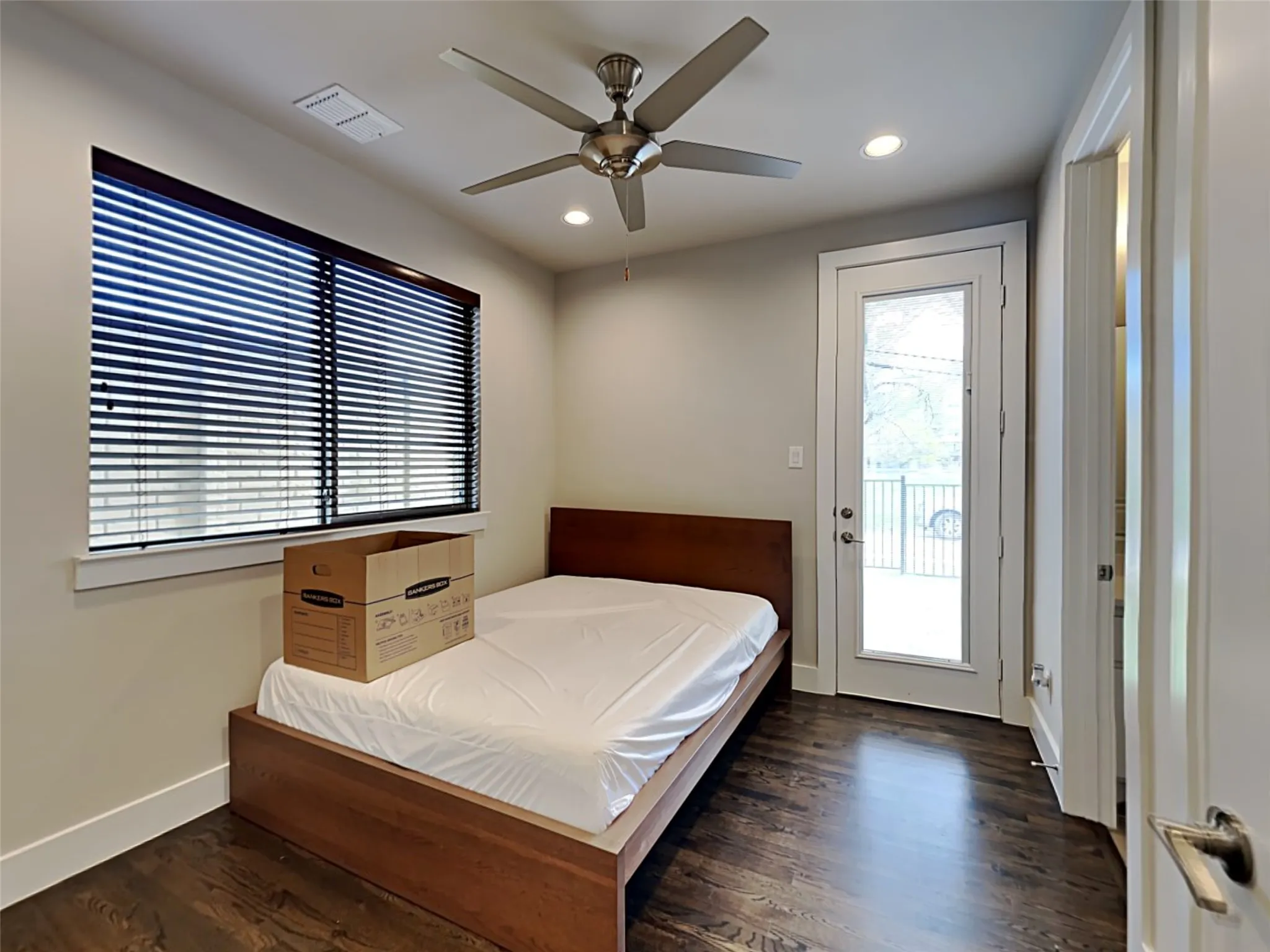 Single Family Residence For Rent in Dallas County , 3107 Sunny Brae Drive, Dallas, Texas 75204, 2 Bedrooms, 3 Bathrooms, 2 Garage spaces, 1,818 Sqft, built in 2017, Price $3,150, mls#21331142, Real Estate Agent in Dallas, Homes For Rent in Dallas county, Homes For Rent in Dallas, Realtor in Dallas Texas, Real Estate Brokerage Independent Realty Texas, Luminita Cordes Realtor