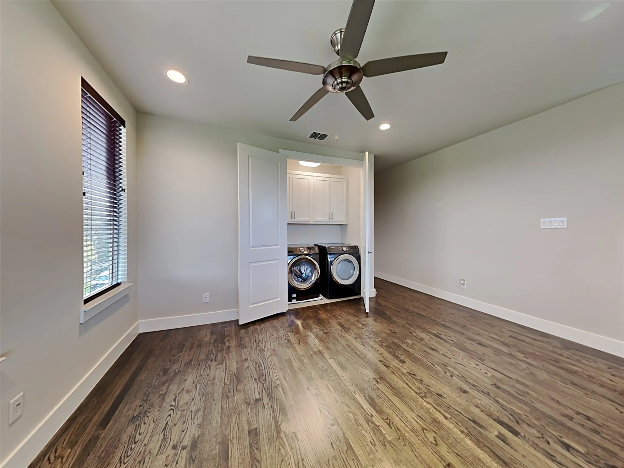 Single Family Residence For Rent in Dallas County , 3107 Sunny Brae Drive, Dallas, Texas 75204, 2 Bedrooms, 3 Bathrooms, 2 Garage spaces, 1,818 Sqft, built in 2017, Price $3,150, mls#21331142, Real Estate Agent in Dallas, Homes For Rent in Dallas county, Homes For Rent in Dallas, Realtor in Dallas Texas, Real Estate Brokerage Independent Realty Texas, Luminita Cordes Realtor