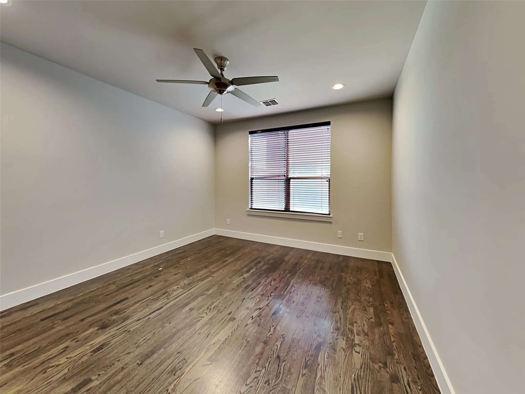 Single Family Residence For Rent in Dallas County , 3107 Sunny Brae Drive, Dallas, Texas 75204, 2 Bedrooms, 3 Bathrooms, 2 Garage spaces, 1,818 Sqft, built in 2017, Price $3,150, mls#21331142, Real Estate Agent in Dallas, Homes For Rent in Dallas county, Homes For Rent in Dallas, Realtor in Dallas Texas, Real Estate Brokerage Independent Realty Texas, Luminita Cordes Realtor