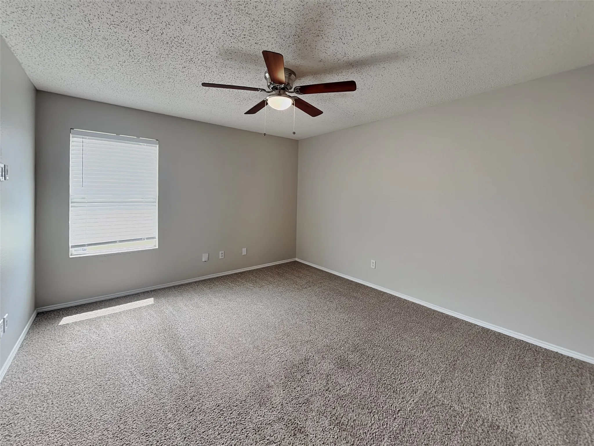 Single Family Residence For Rent in Tarrant County , 5709 Addington Drive, Fort Worth, Texas 76135, 3 Bedroom, 2 Bathroom, 2 Garage spaces, 1,679 Sqft, built in 2002, mls#21331065, Real Estate Agent in Fort Worth, Homes For Rent in Tarrant county, Homes For Rent in Fort Worth, Realtor in Fort Worth Texas, Real Estate Brokerage Independent Realty Texas, Luminita Cordes Realtor