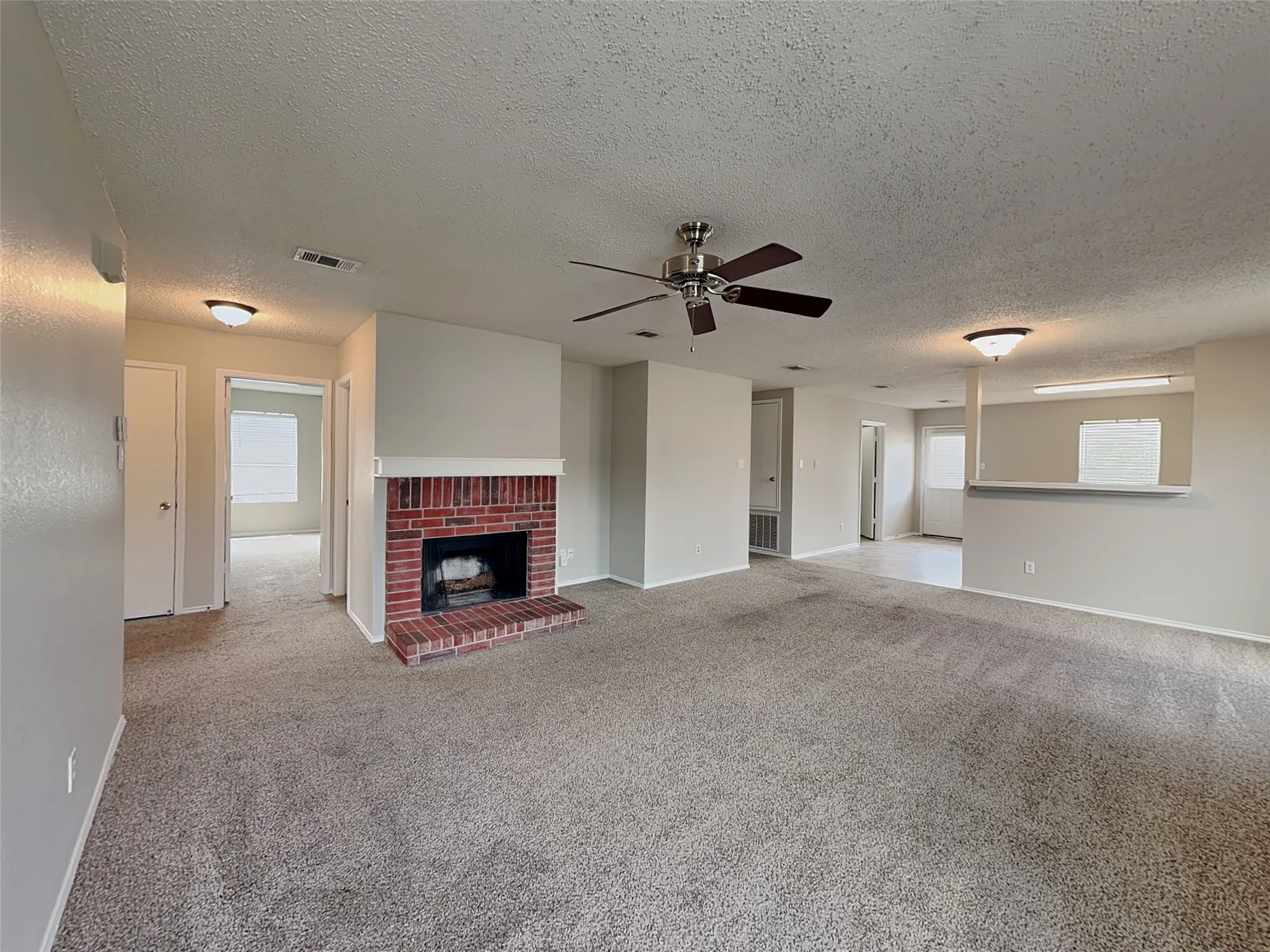 Single Family Residence For Rent in Tarrant County , 5709 Addington Drive, Fort Worth, Texas 76135, 3 Bedroom, 2 Bathroom, 2 Garage spaces, 1,679 Sqft, built in 2002, mls#21331065, Real Estate Agent in Fort Worth, Homes For Rent in Tarrant county, Homes For Rent in Fort Worth, Realtor in Fort Worth Texas, Real Estate Brokerage Independent Realty Texas, Luminita Cordes Realtor
