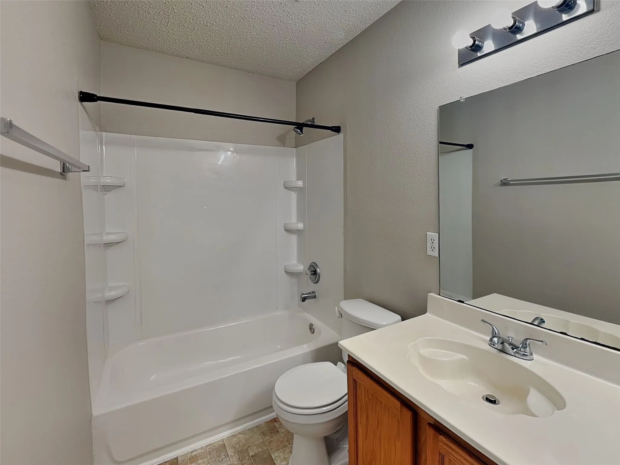 Single Family Residence For Rent in Tarrant County , 5709 Addington Drive, Fort Worth, Texas 76135, 3 Bedroom, 2 Bathroom, 2 Garage spaces, 1,679 Sqft, built in 2002, mls#21331065, Real Estate Agent in Fort Worth, Homes For Rent in Tarrant county, Homes For Rent in Fort Worth, Realtor in Fort Worth Texas, Real Estate Brokerage Independent Realty Texas, Luminita Cordes Realtor