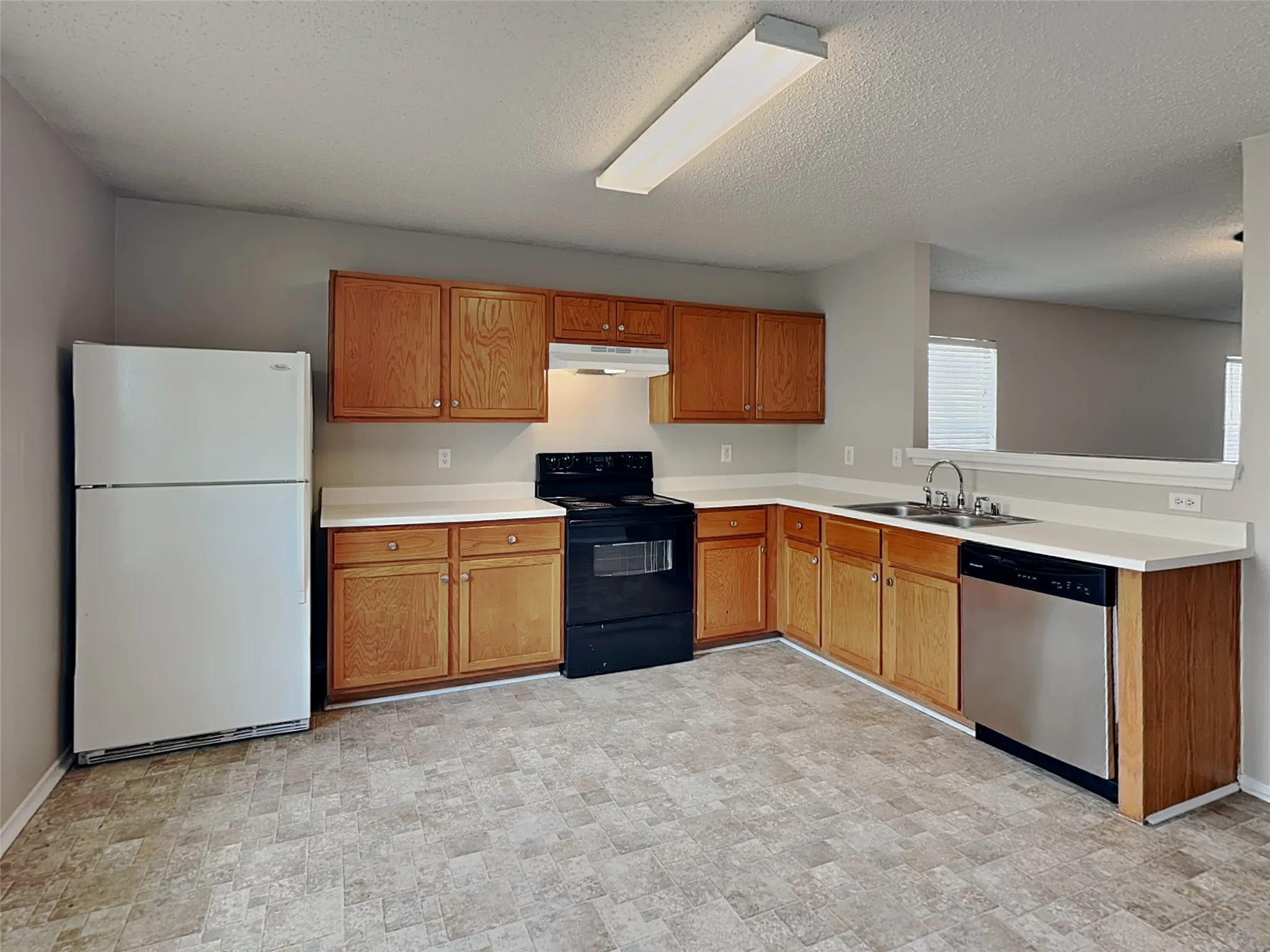 Single Family Residence For Rent in Tarrant County , 5709 Addington Drive, Fort Worth, Texas 76135, 3 Bedroom, 2 Bathroom, 2 Garage spaces, 1,679 Sqft, built in 2002, mls#21331065, Real Estate Agent in Fort Worth, Homes For Rent in Tarrant county, Homes For Rent in Fort Worth, Realtor in Fort Worth Texas, Real Estate Brokerage Independent Realty Texas, Luminita Cordes Realtor