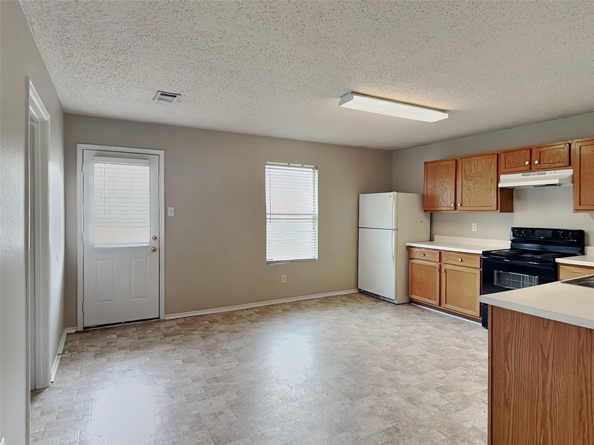 Single Family Residence For Rent in Tarrant County , 5709 Addington Drive, Fort Worth, Texas 76135, 3 Bedroom, 2 Bathroom, 2 Garage spaces, 1,679 Sqft, built in 2002, mls#21331065, Real Estate Agent in Fort Worth, Homes For Rent in Tarrant county, Homes For Rent in Fort Worth, Realtor in Fort Worth Texas, Real Estate Brokerage Independent Realty Texas, Luminita Cordes Realtor