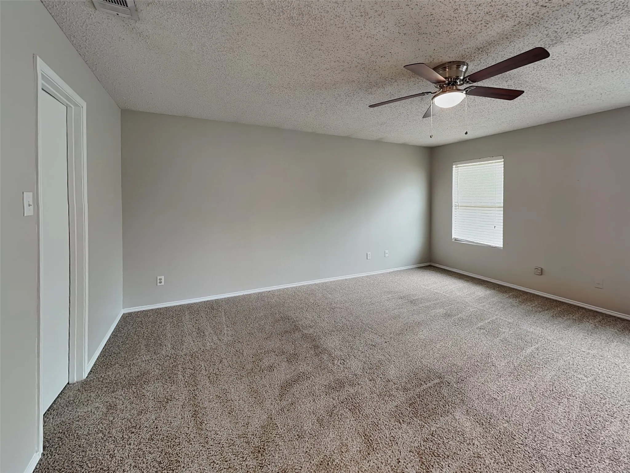 Single Family Residence For Rent in Tarrant County , 5709 Addington Drive, Fort Worth, Texas 76135, 3 Bedroom, 2 Bathroom, 2 Garage spaces, 1,679 Sqft, built in 2002, mls#21331065, Real Estate Agent in Fort Worth, Homes For Rent in Tarrant county, Homes For Rent in Fort Worth, Realtor in Fort Worth Texas, Real Estate Brokerage Independent Realty Texas, Luminita Cordes Realtor