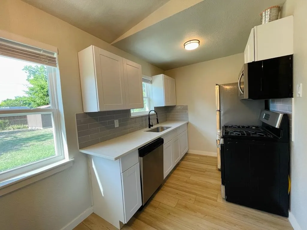 Single Family Residence For Rent in Collin County , 1605 Hawthorne Lane, Plano, Texas 75074, 4 Bedroom, 2 Bathroom, Garage spaces, 1,248 Sqft, built in 1962, mls#21331336, Real Estate Agent in Plano, Homes For Rent in Collin county, Homes For Rent in Plano, Realtor in Plano Texas, Real Estate Brokerage Independent Realty Texas, Luminita Cordes Realtor