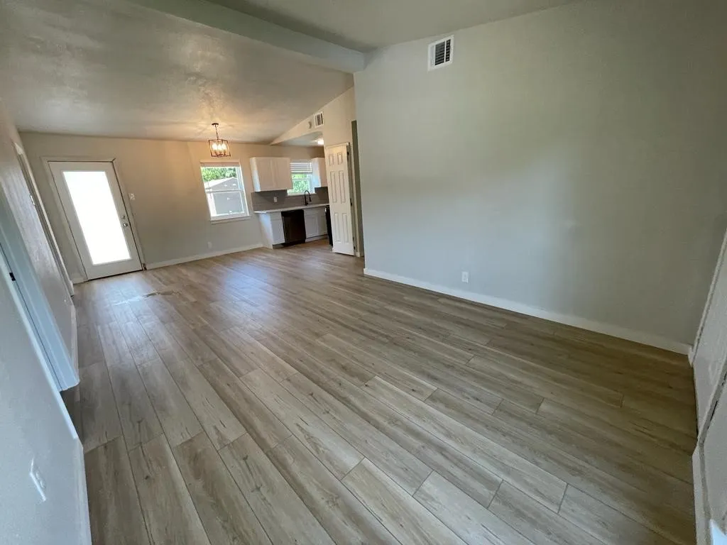 Single Family Residence For Rent in Collin County , 1605 Hawthorne Lane, Plano, Texas 75074, 4 Bedroom, 2 Bathroom, Garage spaces, 1,248 Sqft, built in 1962, mls#21331336, Real Estate Agent in Plano, Homes For Rent in Collin county, Homes For Rent in Plano, Realtor in Plano Texas, Real Estate Brokerage Independent Realty Texas, Luminita Cordes Realtor