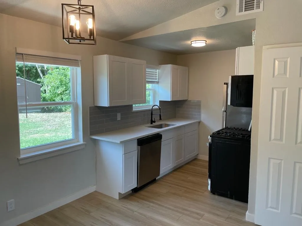 Single Family Residence For Rent in Collin County , 1605 Hawthorne Lane, Plano, Texas 75074, 4 Bedroom, 2 Bathroom, Garage spaces, 1,248 Sqft, built in 1962, mls#21331336, Real Estate Agent in Plano, Homes For Rent in Collin county, Homes For Rent in Plano, Realtor in Plano Texas, Real Estate Brokerage Independent Realty Texas, Luminita Cordes Realtor