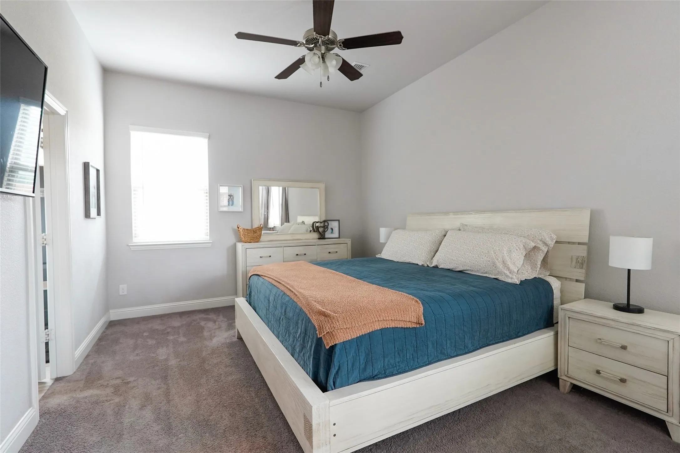 Single Family Residence For Sale in Denton County , 9320 Meadowpark Drive, Denton, Texas 76226, 4 Bedroom, 4 Bathroom, 3 Garage spaces, 2,686 Sqft, built in 2019, mls#21331281, Real Estate Agent in Denton, Homes For Sale in Denton county, Homes For Sale in Denton, Realtor in Denton Texas, Real Estate Brokerage Independent Realty Texas, Luminita Cordes Realtor