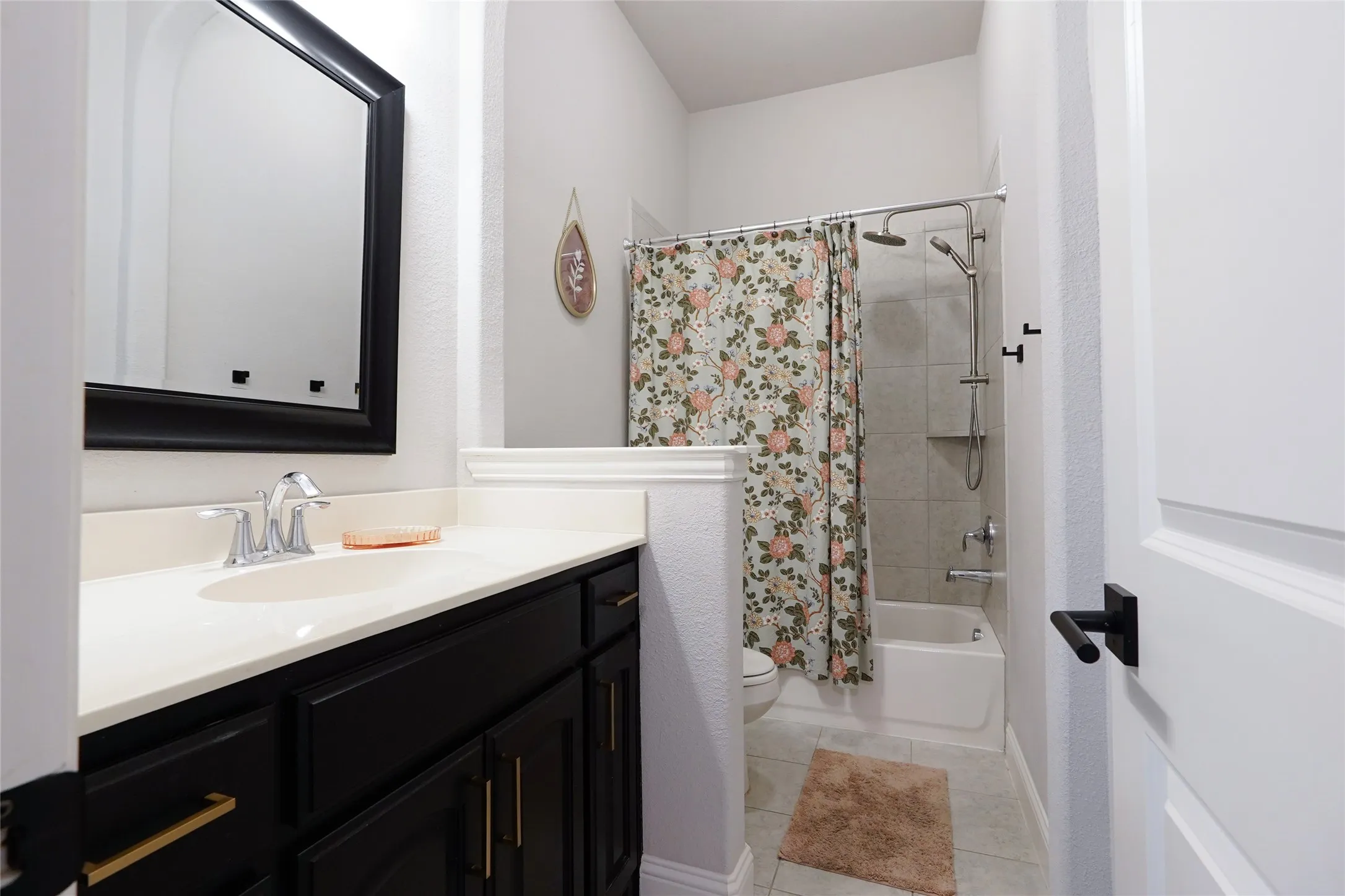 Single Family Residence For Sale in Denton County , 9320 Meadowpark Drive, Denton, Texas 76226, 4 Bedroom, 4 Bathroom, 3 Garage spaces, 2,686 Sqft, built in 2019, mls#21331281, Real Estate Agent in Denton, Homes For Sale in Denton county, Homes For Sale in Denton, Realtor in Denton Texas, Real Estate Brokerage Independent Realty Texas, Luminita Cordes Realtor