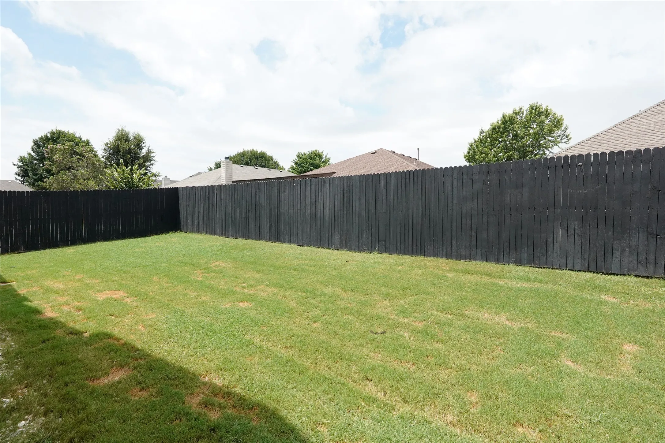 Single Family Residence For Sale in Denton County , 9320 Meadowpark Drive, Denton, Texas 76226, 4 Bedroom, 4 Bathroom, 3 Garage spaces, 2,686 Sqft, built in 2019, mls#21331281, Real Estate Agent in Denton, Homes For Sale in Denton county, Homes For Sale in Denton, Realtor in Denton Texas, Real Estate Brokerage Independent Realty Texas, Luminita Cordes Realtor