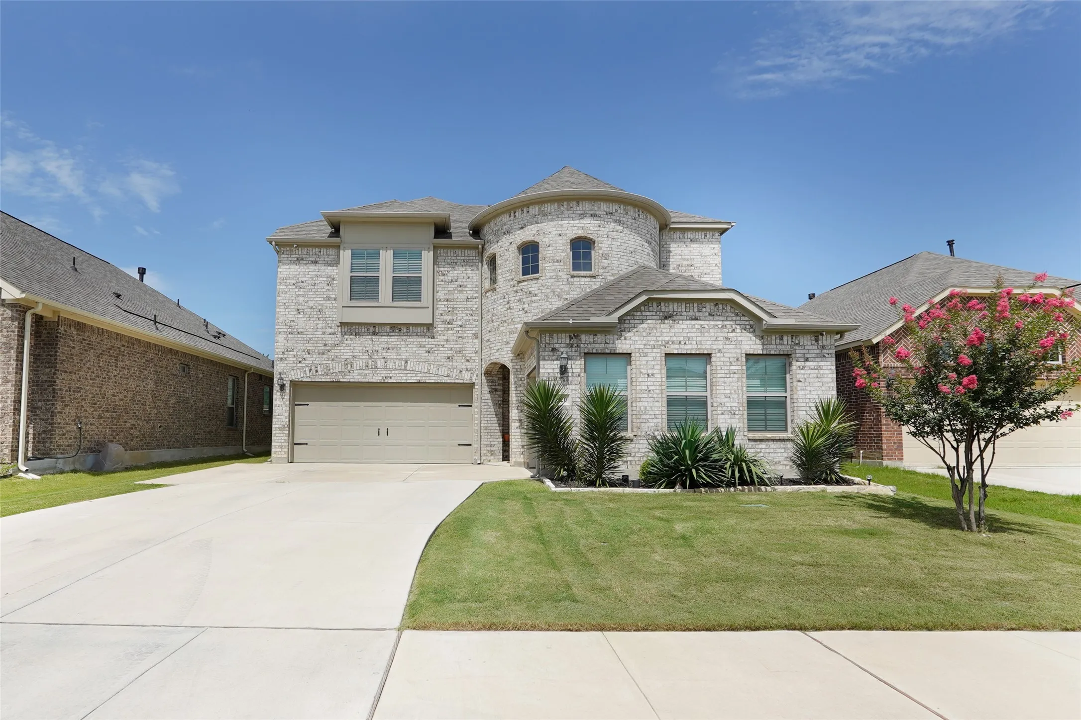 Single Family Residence For Sale in Denton County , 9320 Meadowpark Drive, Denton, Texas 76226, 4 Bedroom, 4 Bathroom, 3 Garage spaces, 2,686 Sqft, built in 2019, mls#21331281, Real Estate Agent in Denton, Homes For Sale in Denton county, Homes For Sale in Denton, Realtor in Denton Texas, Real Estate Brokerage Independent Realty Texas, Luminita Cordes Realtor