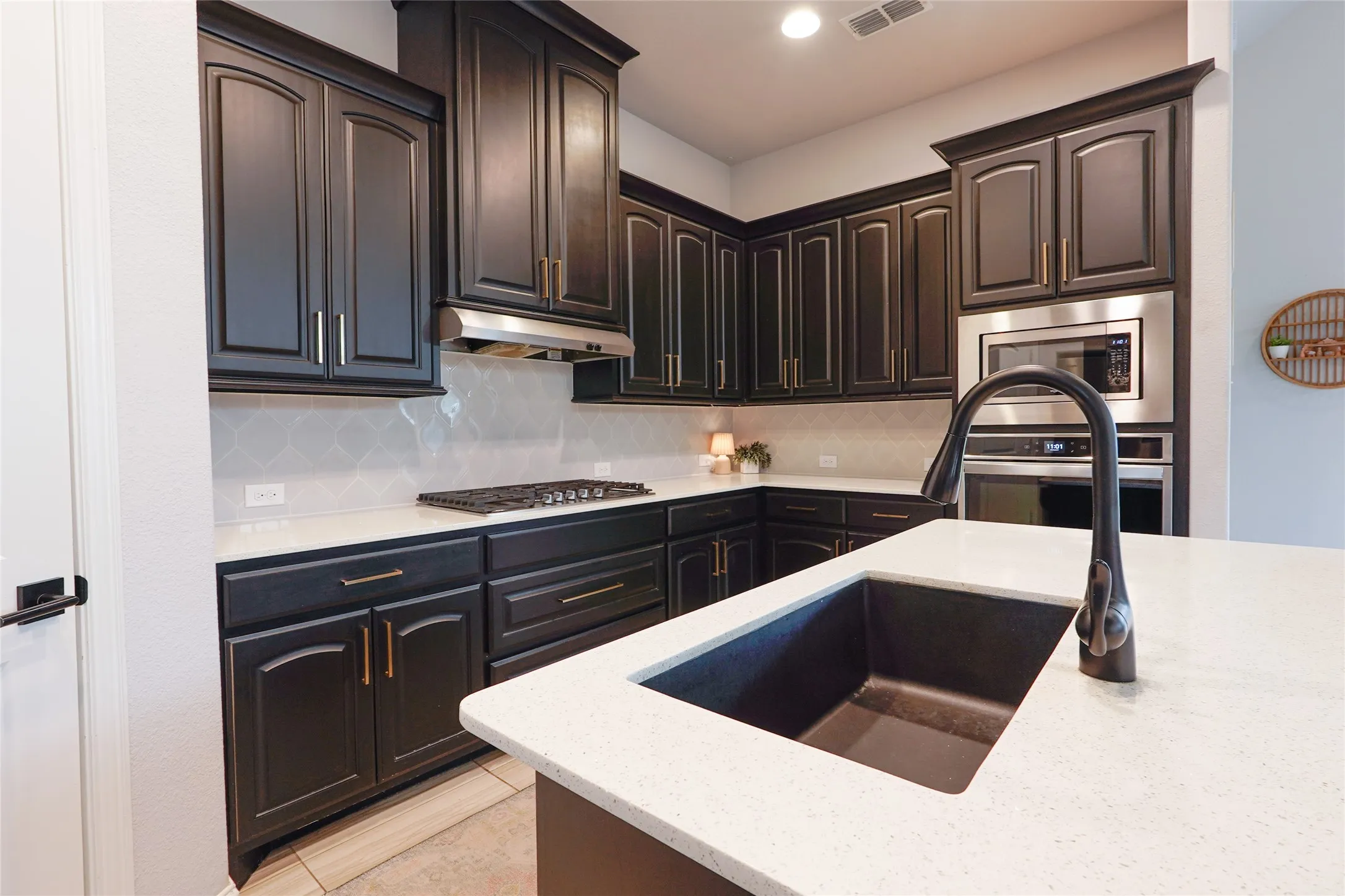 Single Family Residence For Sale in Denton County , 9320 Meadowpark Drive, Denton, Texas 76226, 4 Bedroom, 4 Bathroom, 3 Garage spaces, 2,686 Sqft, built in 2019, mls#21331281, Real Estate Agent in Denton, Homes For Sale in Denton county, Homes For Sale in Denton, Realtor in Denton Texas, Real Estate Brokerage Independent Realty Texas, Luminita Cordes Realtor