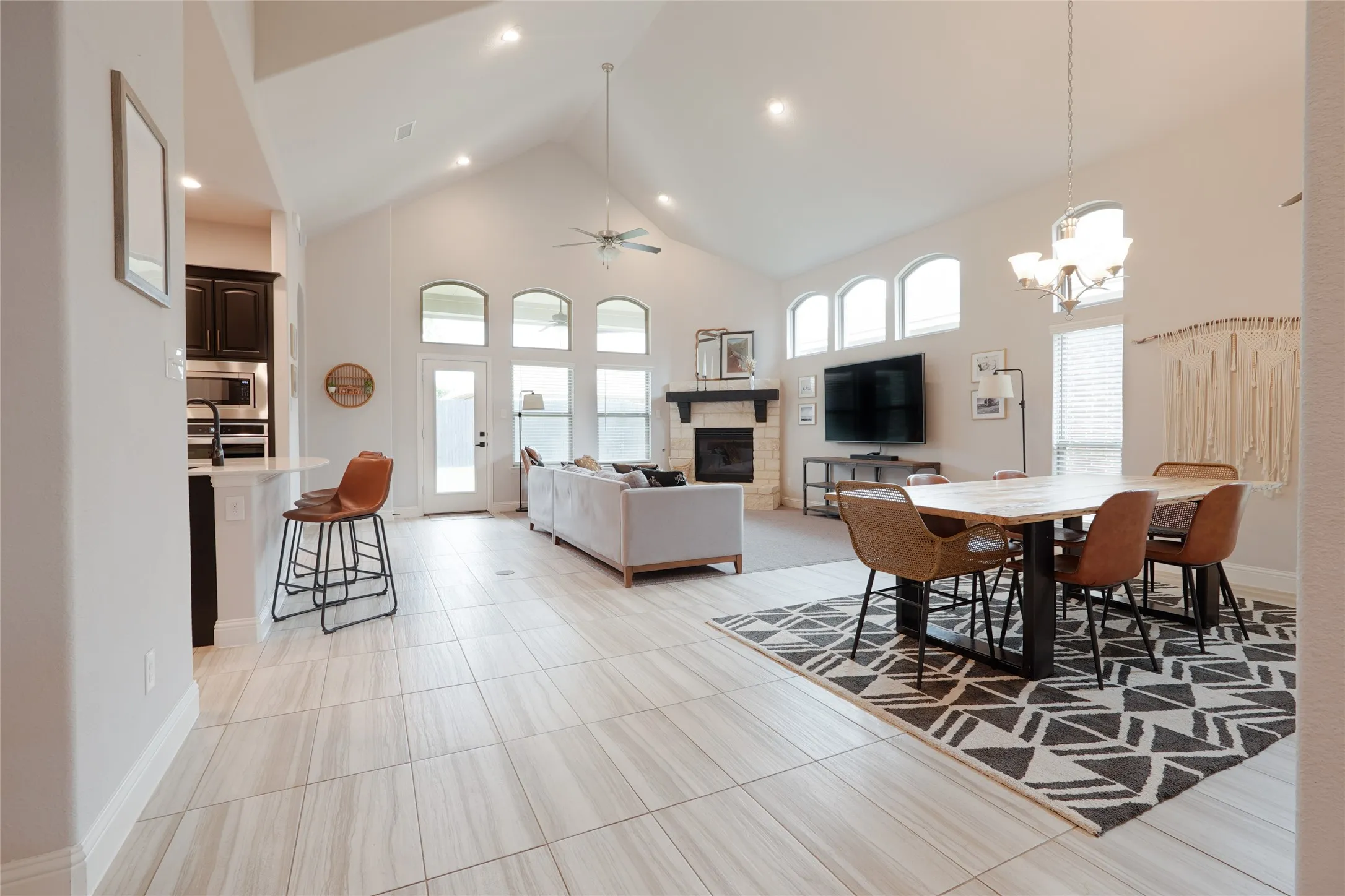 Single Family Residence For Sale in Denton County , 9320 Meadowpark Drive, Denton, Texas 76226, 4 Bedroom, 4 Bathroom, 3 Garage spaces, 2,686 Sqft, built in 2019, mls#21331281, Real Estate Agent in Denton, Homes For Sale in Denton county, Homes For Sale in Denton, Realtor in Denton Texas, Real Estate Brokerage Independent Realty Texas, Luminita Cordes Realtor