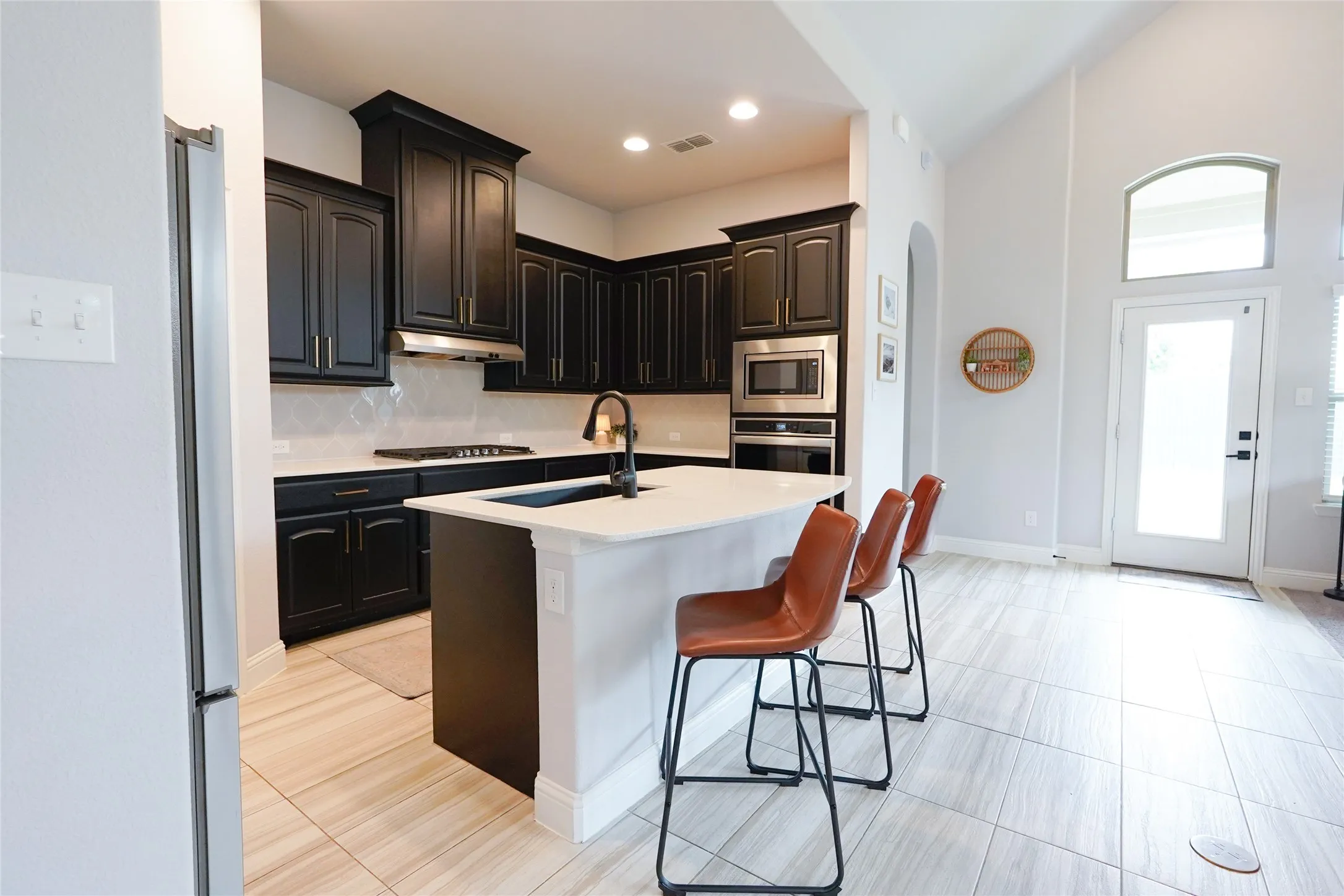 Single Family Residence For Sale in Denton County , 9320 Meadowpark Drive, Denton, Texas 76226, 4 Bedroom, 4 Bathroom, 3 Garage spaces, 2,686 Sqft, built in 2019, mls#21331281, Real Estate Agent in Denton, Homes For Sale in Denton county, Homes For Sale in Denton, Realtor in Denton Texas, Real Estate Brokerage Independent Realty Texas, Luminita Cordes Realtor