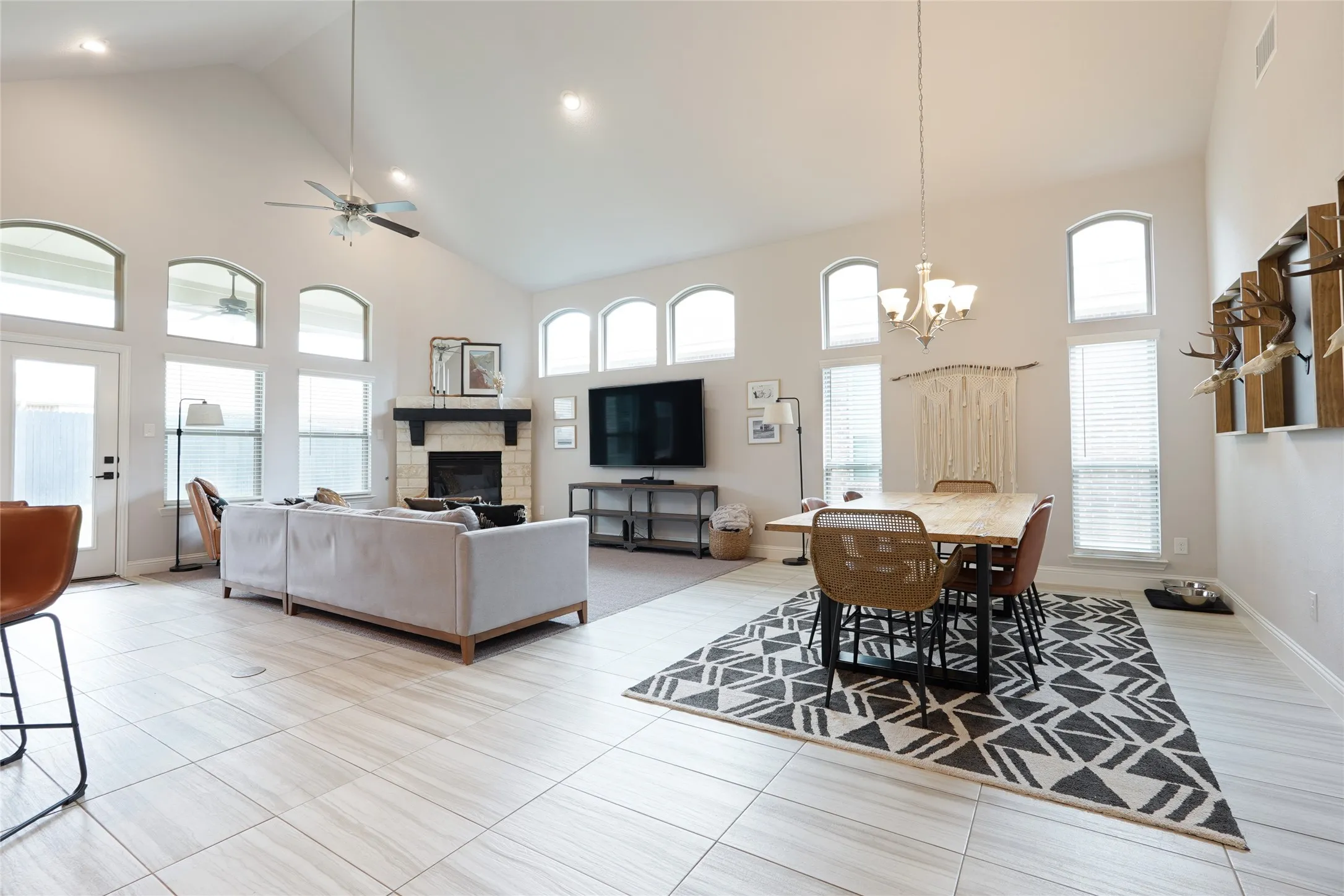 Single Family Residence For Sale in Denton County , 9320 Meadowpark Drive, Denton, Texas 76226, 4 Bedroom, 4 Bathroom, 3 Garage spaces, 2,686 Sqft, built in 2019, mls#21331281, Real Estate Agent in Denton, Homes For Sale in Denton county, Homes For Sale in Denton, Realtor in Denton Texas, Real Estate Brokerage Independent Realty Texas, Luminita Cordes Realtor