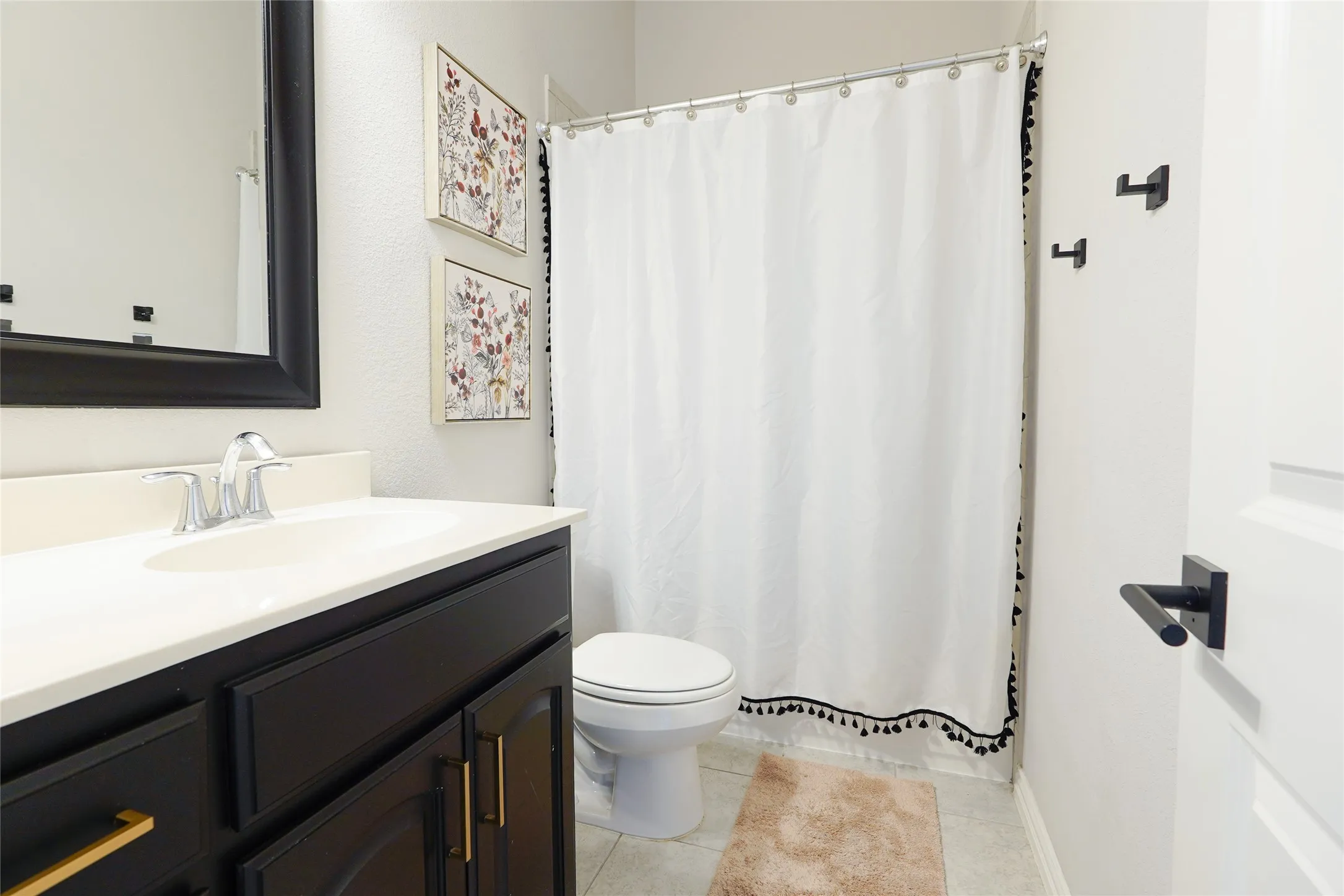 Single Family Residence For Sale in Denton County , 9320 Meadowpark Drive, Denton, Texas 76226, 4 Bedroom, 4 Bathroom, 3 Garage spaces, 2,686 Sqft, built in 2019, mls#21331281, Real Estate Agent in Denton, Homes For Sale in Denton county, Homes For Sale in Denton, Realtor in Denton Texas, Real Estate Brokerage Independent Realty Texas, Luminita Cordes Realtor