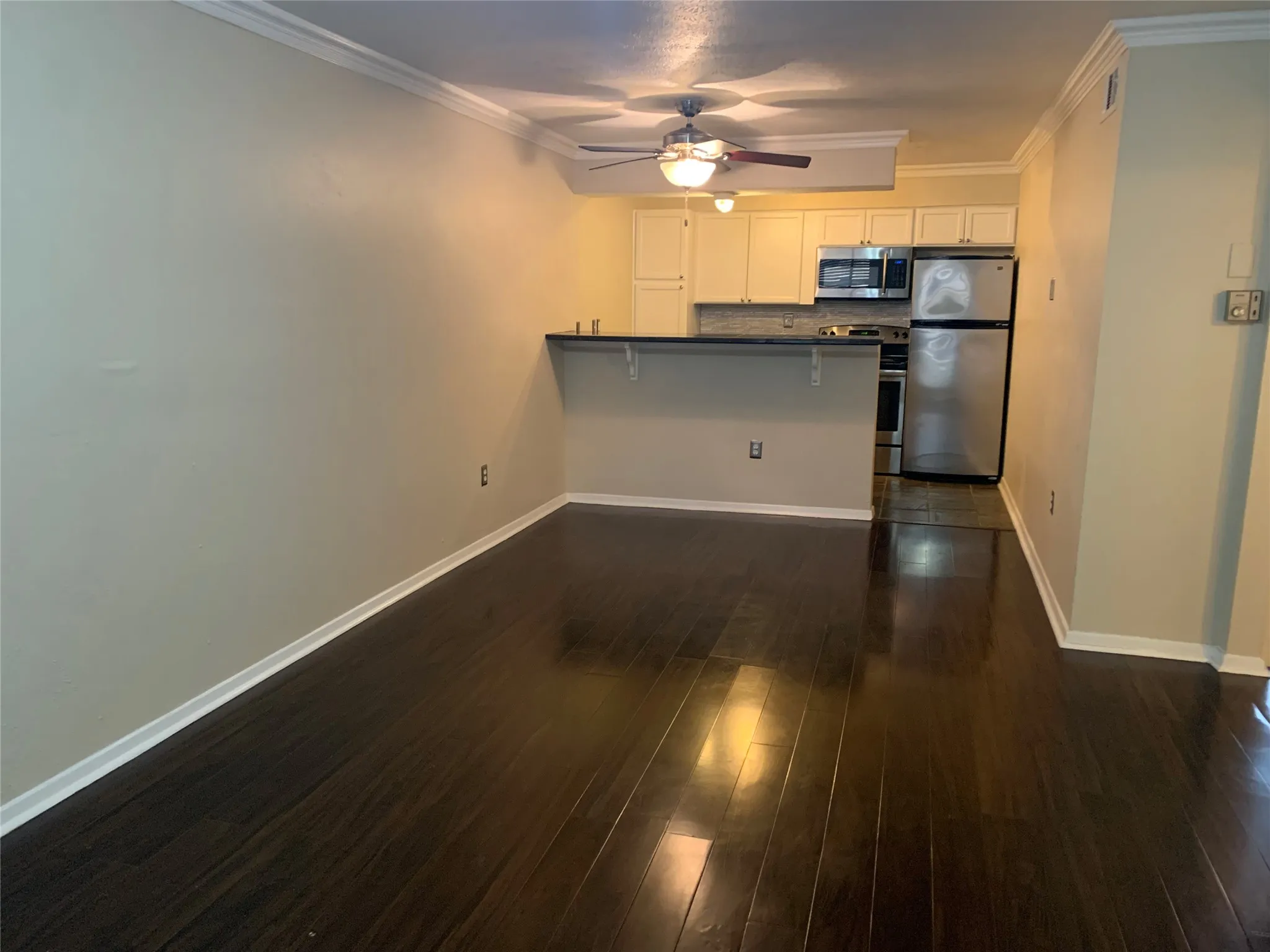 Apartment For Rent in Dallas County , 2805 Reagan Street 104, Dallas, Texas 75219, 1 Bedroom, 1 Bathroom, Garage spaces, 600 Sqft, built in 1971, mls#21331318, Real Estate Agent in Dallas, Homes For Rent in Dallas county, Homes For Rent in Dallas, Realtor in Dallas Texas, Real Estate Brokerage Independent Realty Texas, Luminita Cordes Realtor