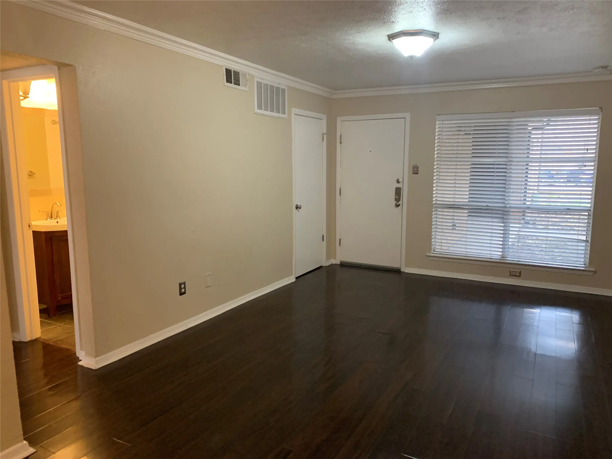 Apartment For Rent in Dallas County , 2805 Reagan Street 104, Dallas, Texas 75219, 1 Bedroom, 1 Bathroom, Garage spaces, 600 Sqft, built in 1971, mls#21331318, Real Estate Agent in Dallas, Homes For Rent in Dallas county, Homes For Rent in Dallas, Realtor in Dallas Texas, Real Estate Brokerage Independent Realty Texas, Luminita Cordes Realtor