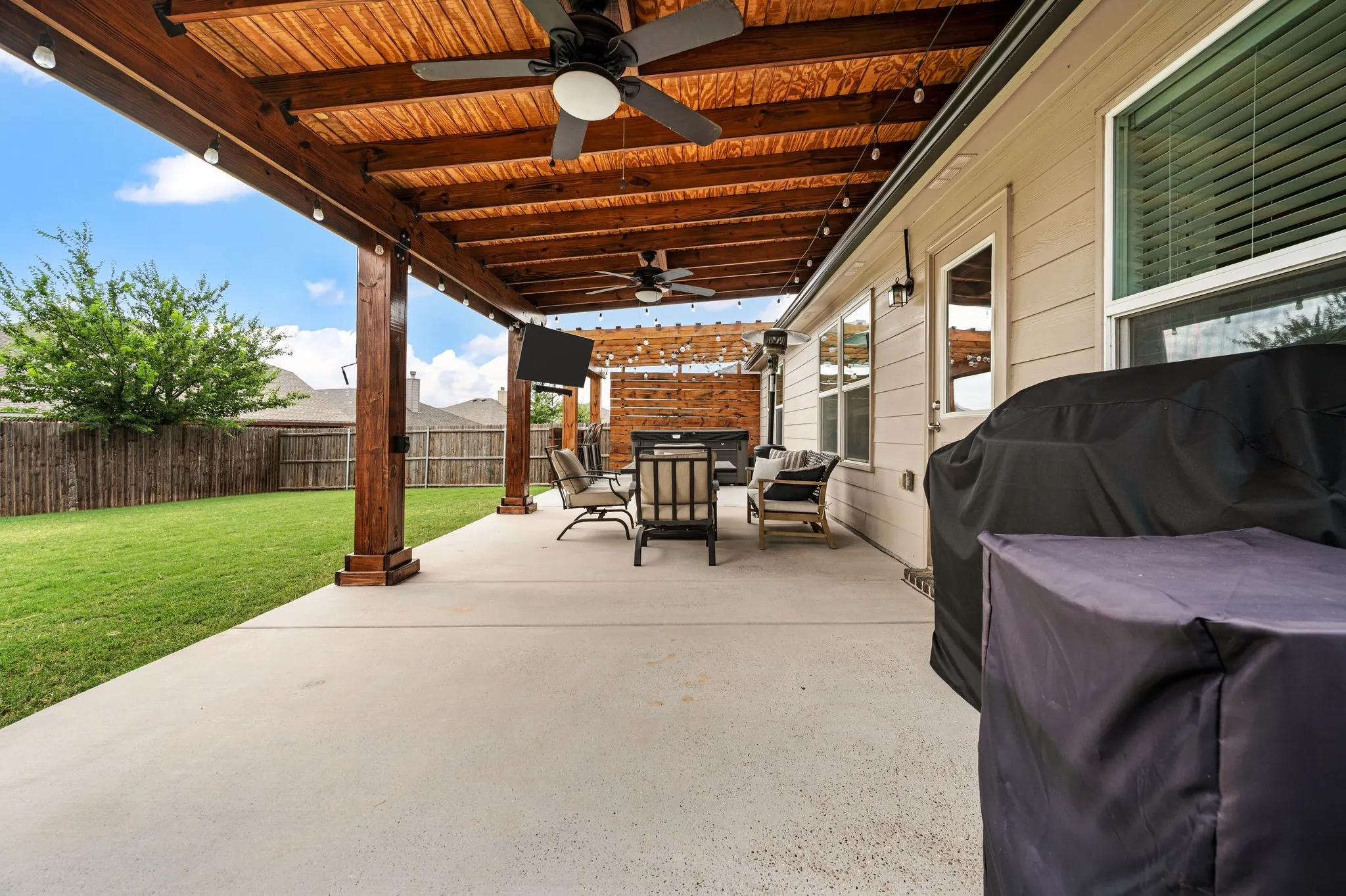 Single Family Residence For Sale in Tarrant County , 9112 Lookout Point, Fort Worth, Texas 76179, 3 Bedroom, 2 Bathroom, 2 Garage spaces, 1,431 Sqft, built in 2020, mls#21329832, Real Estate Agent in Fort Worth, Homes For Sale in Tarrant county, Homes For Sale in Fort Worth, Realtor in Fort Worth Texas, Real Estate Brokerage Independent Realty Texas, Luminita Cordes Realtor