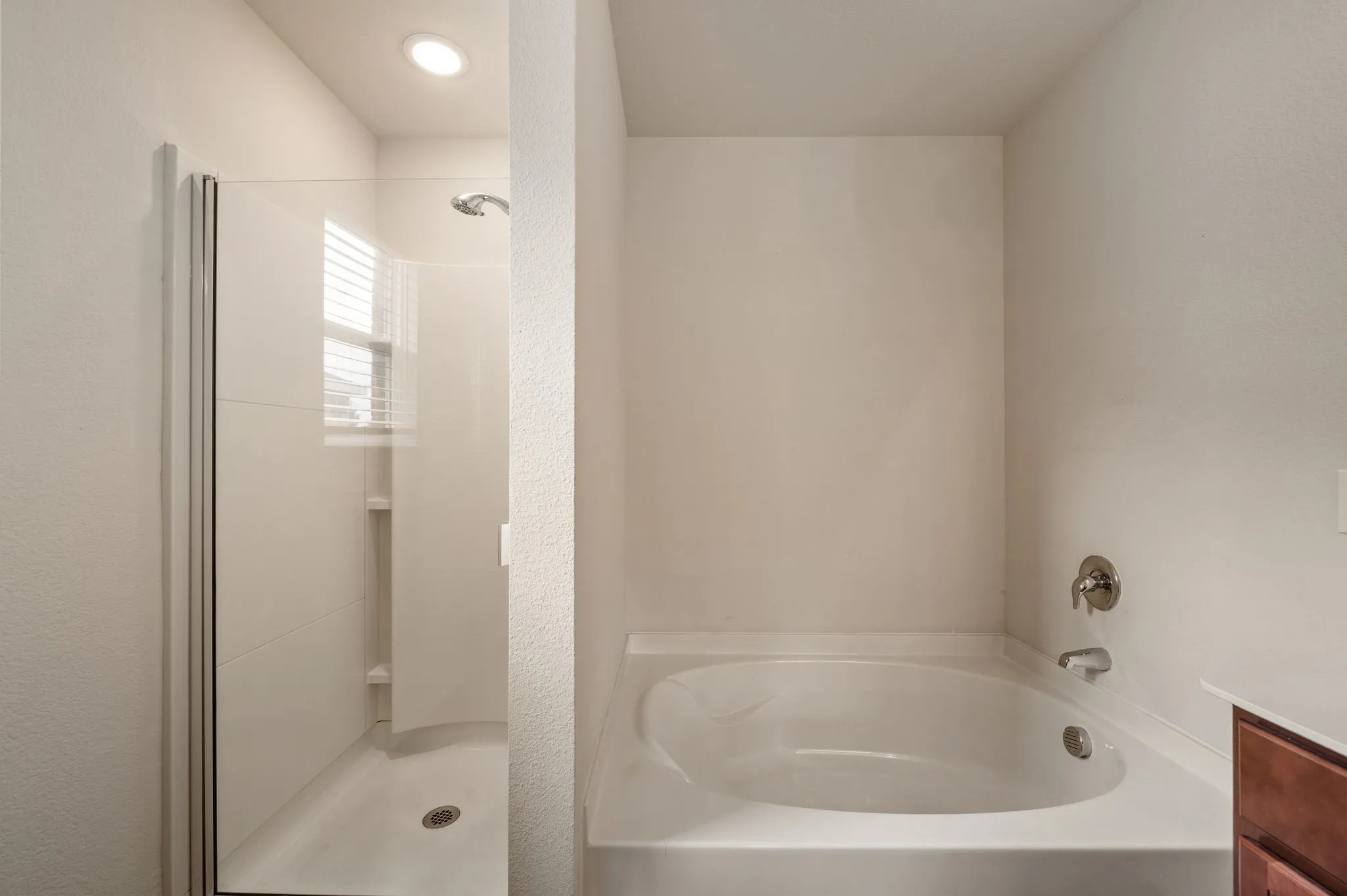 Single Family Residence For Sale in Tarrant County , 9112 Lookout Point, Fort Worth, Texas 76179, 3 Bedroom, 2 Bathroom, 2 Garage spaces, 1,431 Sqft, built in 2020, mls#21329832, Real Estate Agent in Fort Worth, Homes For Sale in Tarrant county, Homes For Sale in Fort Worth, Realtor in Fort Worth Texas, Real Estate Brokerage Independent Realty Texas, Luminita Cordes Realtor