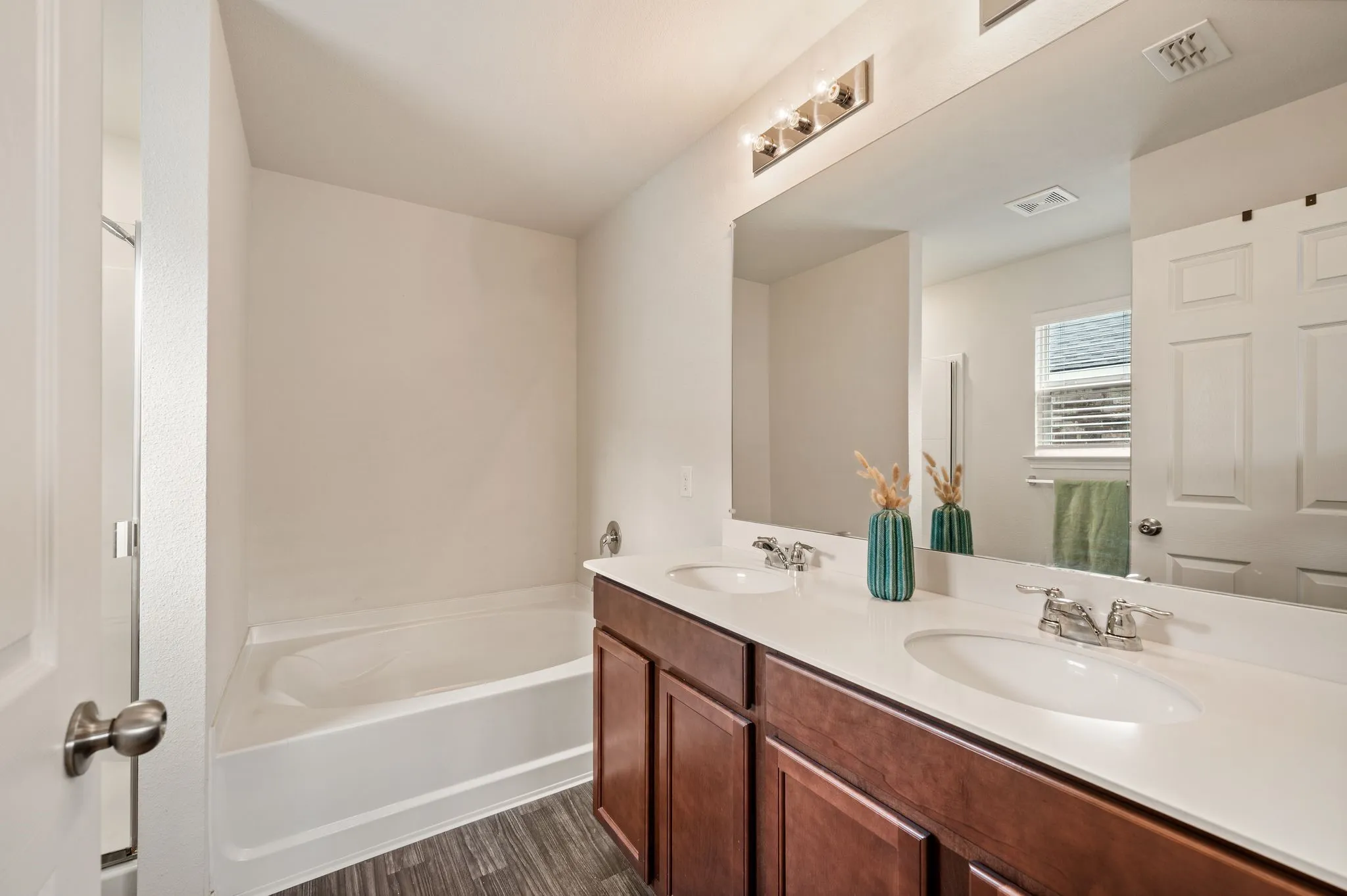 Single Family Residence For Sale in Tarrant County , 9112 Lookout Point, Fort Worth, Texas 76179, 3 Bedroom, 2 Bathroom, 2 Garage spaces, 1,431 Sqft, built in 2020, mls#21329832, Real Estate Agent in Fort Worth, Homes For Sale in Tarrant county, Homes For Sale in Fort Worth, Realtor in Fort Worth Texas, Real Estate Brokerage Independent Realty Texas, Luminita Cordes Realtor