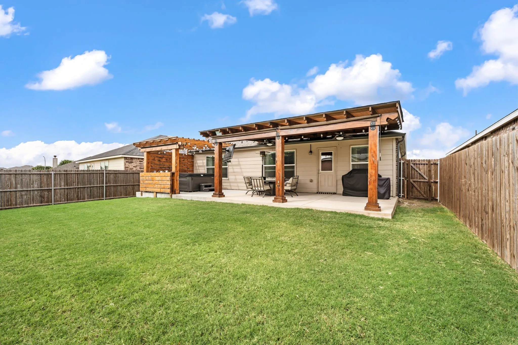 Single Family Residence For Sale in Tarrant County , 9112 Lookout Point, Fort Worth, Texas 76179, 3 Bedroom, 2 Bathroom, 2 Garage spaces, 1,431 Sqft, built in 2020, mls#21329832, Real Estate Agent in Fort Worth, Homes For Sale in Tarrant county, Homes For Sale in Fort Worth, Realtor in Fort Worth Texas, Real Estate Brokerage Independent Realty Texas, Luminita Cordes Realtor