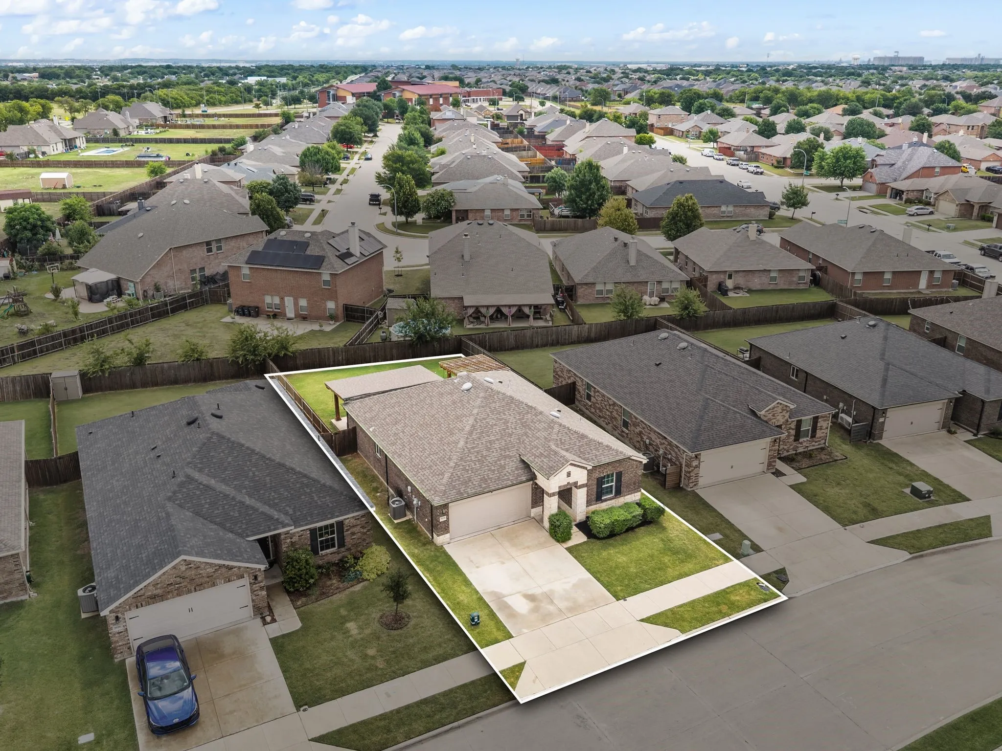 Single Family Residence For Sale in Tarrant County , 9112 Lookout Point, Fort Worth, Texas 76179, 3 Bedroom, 2 Bathroom, 2 Garage spaces, 1,431 Sqft, built in 2020, mls#21329832, Real Estate Agent in Fort Worth, Homes For Sale in Tarrant county, Homes For Sale in Fort Worth, Realtor in Fort Worth Texas, Real Estate Brokerage Independent Realty Texas, Luminita Cordes Realtor