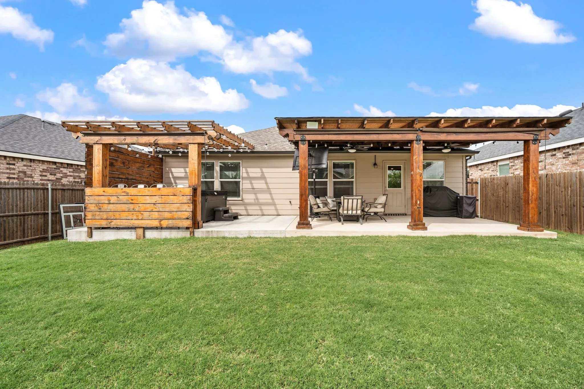 Single Family Residence For Sale in Tarrant County , 9112 Lookout Point, Fort Worth, Texas 76179, 3 Bedroom, 2 Bathroom, 2 Garage spaces, 1,431 Sqft, built in 2020, mls#21329832, Real Estate Agent in Fort Worth, Homes For Sale in Tarrant county, Homes For Sale in Fort Worth, Realtor in Fort Worth Texas, Real Estate Brokerage Independent Realty Texas, Luminita Cordes Realtor