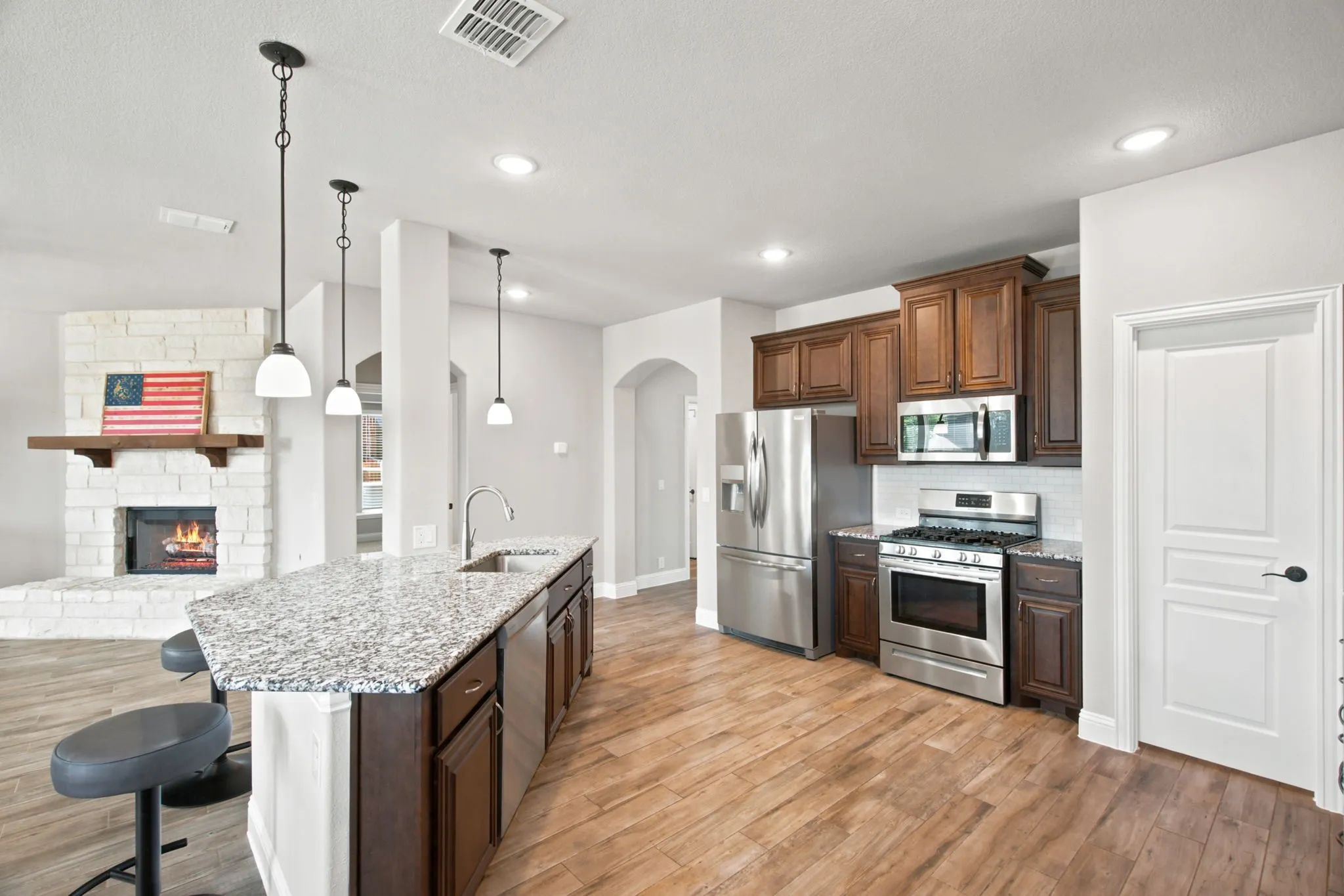 Single Family Residence For Sale in Denton County , 1106 Alderwood Drive, Justin, Texas 76247, 5 Bedroom, 4 Bathroom, 3 Garage spaces, 3,274 Sqft, built in 2019, mls#21330095, Real Estate Agent in Justin, Homes For Sale in Denton county, Homes For Sale in Justin, Realtor in Justin Texas, Real Estate Brokerage Independent Realty Texas, Luminita Cordes Realtor