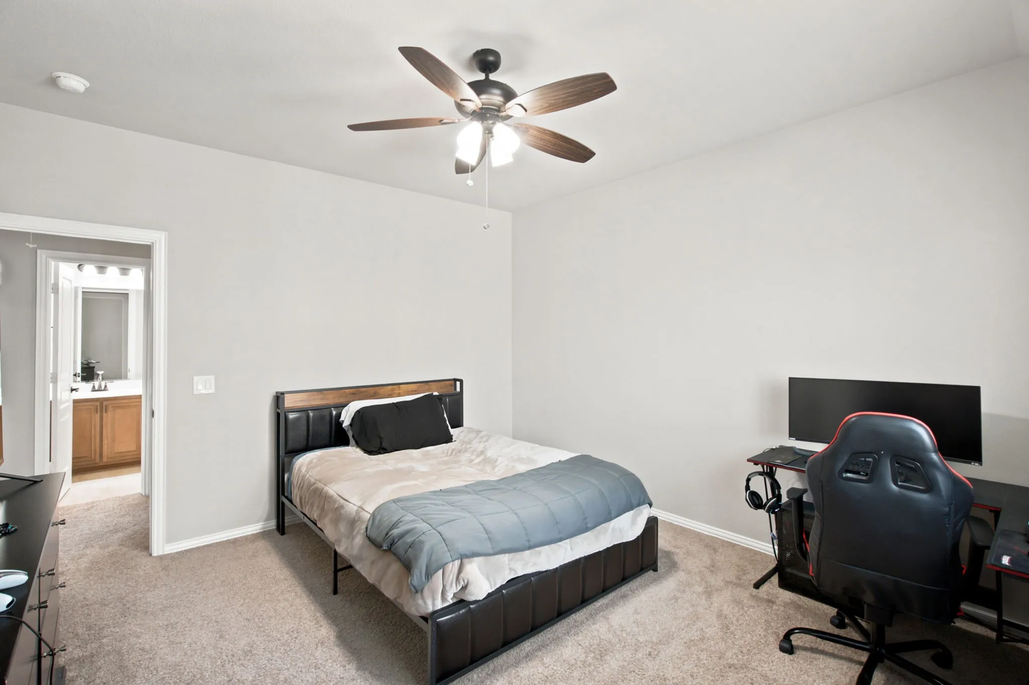 Single Family Residence For Sale in Denton County , 1106 Alderwood Drive, Justin, Texas 76247, 5 Bedroom, 4 Bathroom, 3 Garage spaces, 3,274 Sqft, built in 2019, mls#21330095, Real Estate Agent in Justin, Homes For Sale in Denton county, Homes For Sale in Justin, Realtor in Justin Texas, Real Estate Brokerage Independent Realty Texas, Luminita Cordes Realtor