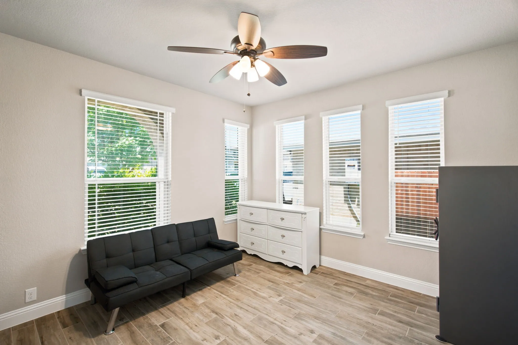 Single Family Residence For Sale in Denton County , 1106 Alderwood Drive, Justin, Texas 76247, 5 Bedroom, 4 Bathroom, 3 Garage spaces, 3,274 Sqft, built in 2019, mls#21330095, Real Estate Agent in Justin, Homes For Sale in Denton county, Homes For Sale in Justin, Realtor in Justin Texas, Real Estate Brokerage Independent Realty Texas, Luminita Cordes Realtor