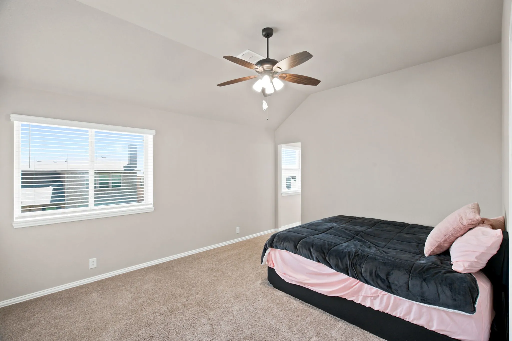 Single Family Residence For Sale in Denton County , 1106 Alderwood Drive, Justin, Texas 76247, 5 Bedroom, 4 Bathroom, 3 Garage spaces, 3,274 Sqft, built in 2019, mls#21330095, Real Estate Agent in Justin, Homes For Sale in Denton county, Homes For Sale in Justin, Realtor in Justin Texas, Real Estate Brokerage Independent Realty Texas, Luminita Cordes Realtor