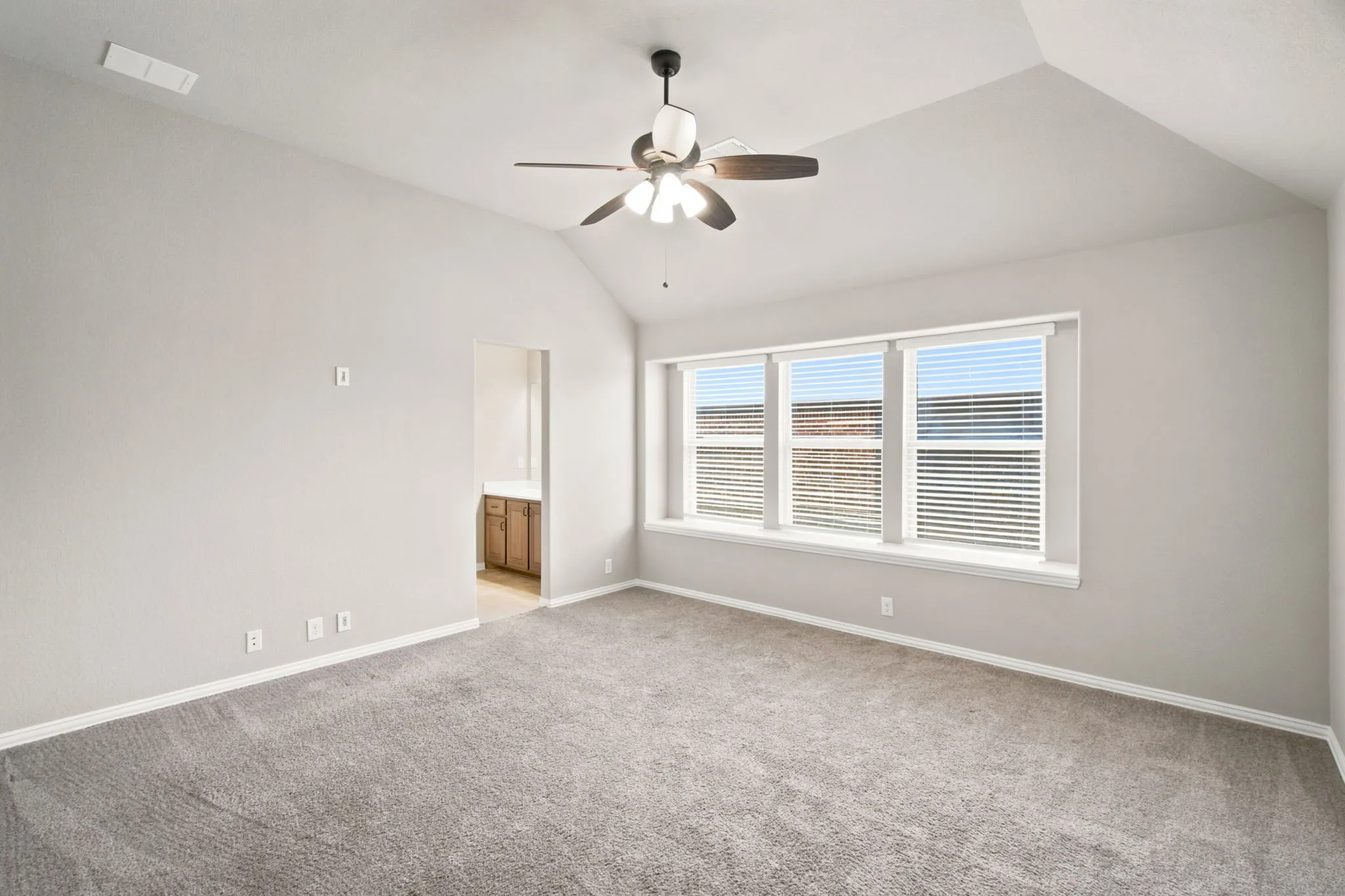Single Family Residence For Sale in Denton County , 1106 Alderwood Drive, Justin, Texas 76247, 5 Bedroom, 4 Bathroom, 3 Garage spaces, 3,274 Sqft, built in 2019, mls#21330095, Real Estate Agent in Justin, Homes For Sale in Denton county, Homes For Sale in Justin, Realtor in Justin Texas, Real Estate Brokerage Independent Realty Texas, Luminita Cordes Realtor