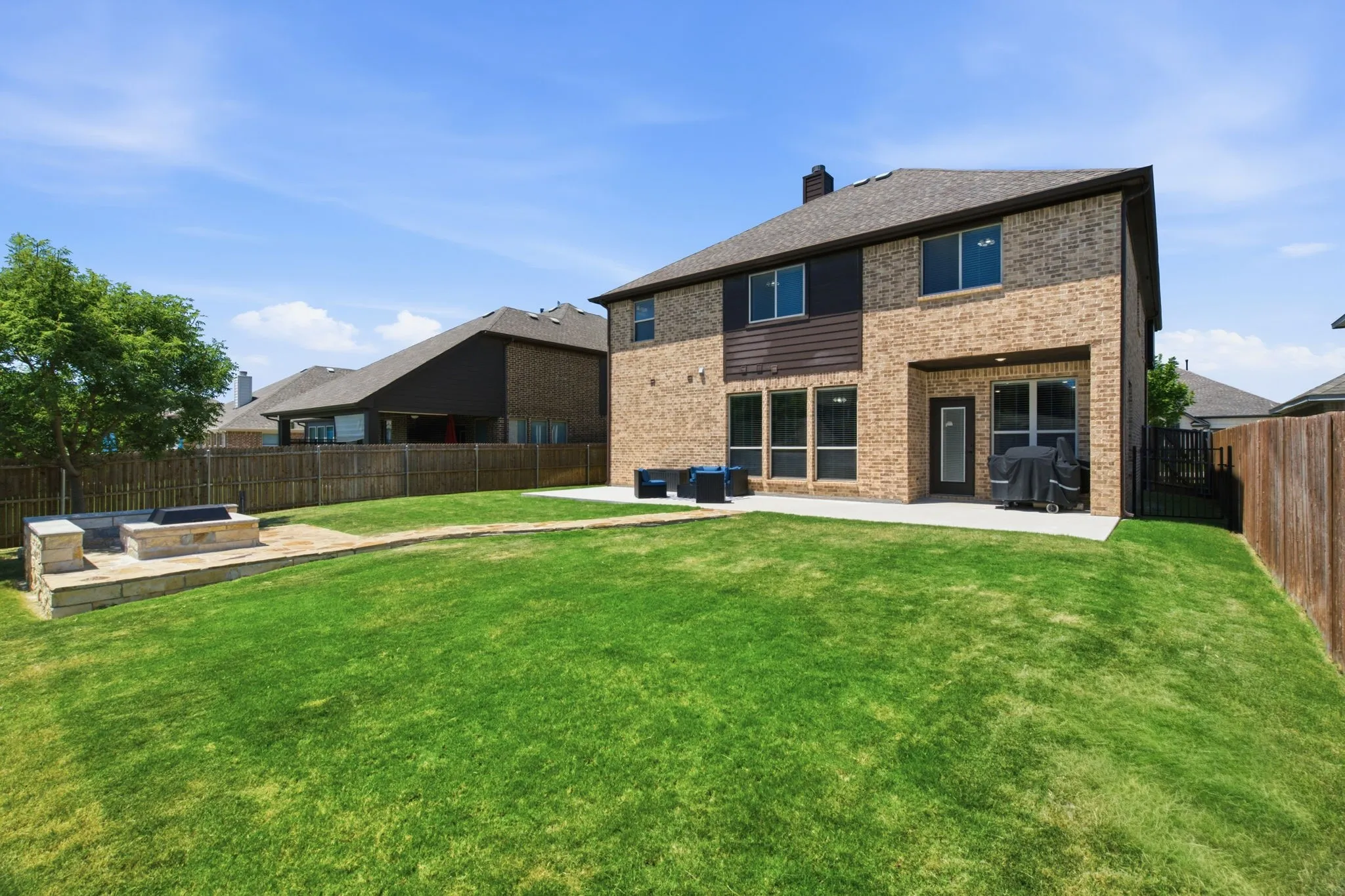 Single Family Residence For Sale in Denton County , 1106 Alderwood Drive, Justin, Texas 76247, 5 Bedroom, 4 Bathroom, 3 Garage spaces, 3,274 Sqft, built in 2019, mls#21330095, Real Estate Agent in Justin, Homes For Sale in Denton county, Homes For Sale in Justin, Realtor in Justin Texas, Real Estate Brokerage Independent Realty Texas, Luminita Cordes Realtor
