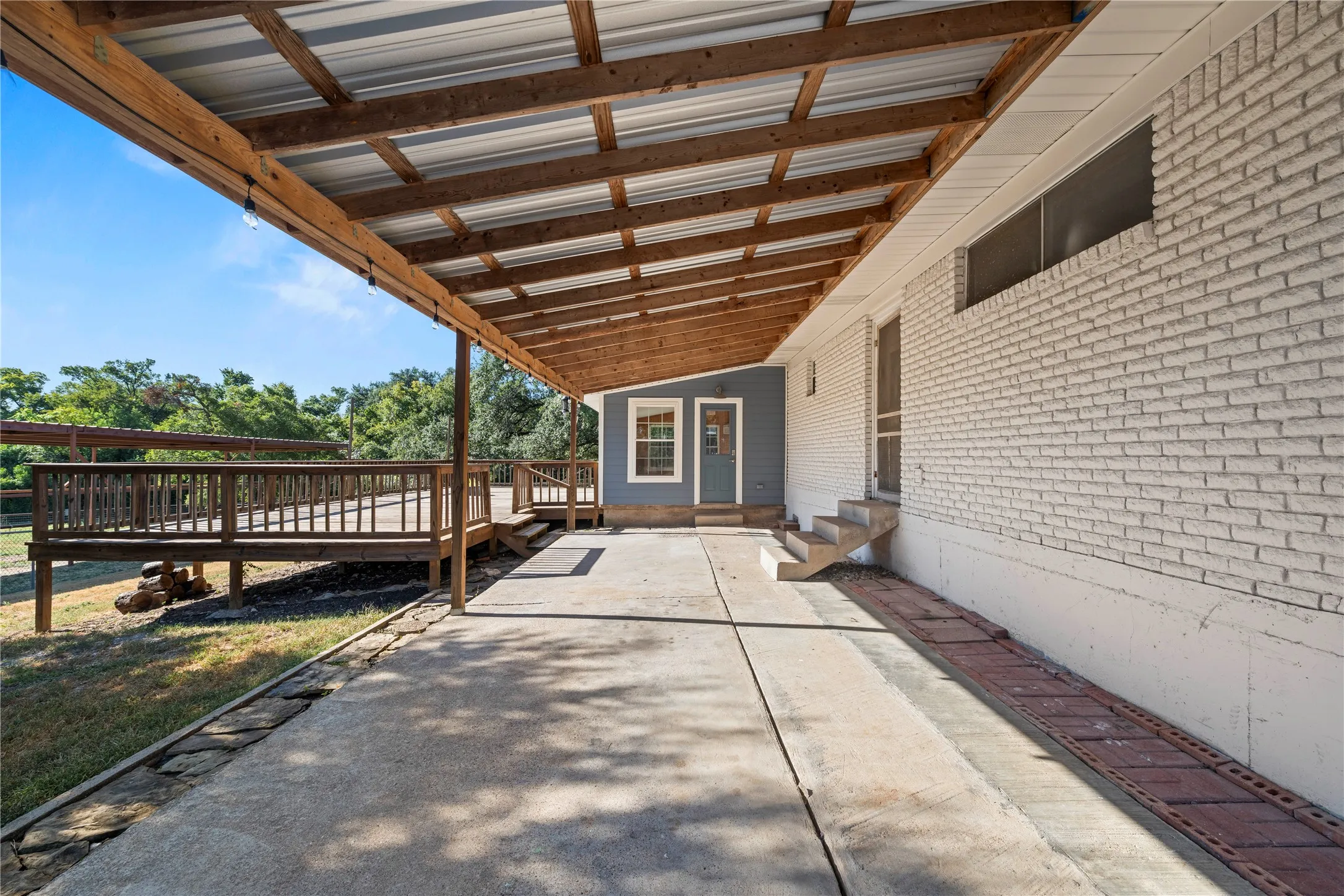 Single Family Residence For Sale in Mc Lennan County , 1305 S Old Temple Road, Lorena, Texas 76655, 3 Bedroom, 2 Bathroom, 2 Garage spaces, 1,668 Sqft, built in 1959, mls#21331346, Real Estate Agent in Lorena, Homes For Sale in Mc Lennan county, Homes For Sale in Lorena, Realtor in Lorena Texas, Real Estate Brokerage Independent Realty Texas, Luminita Cordes Realtor
