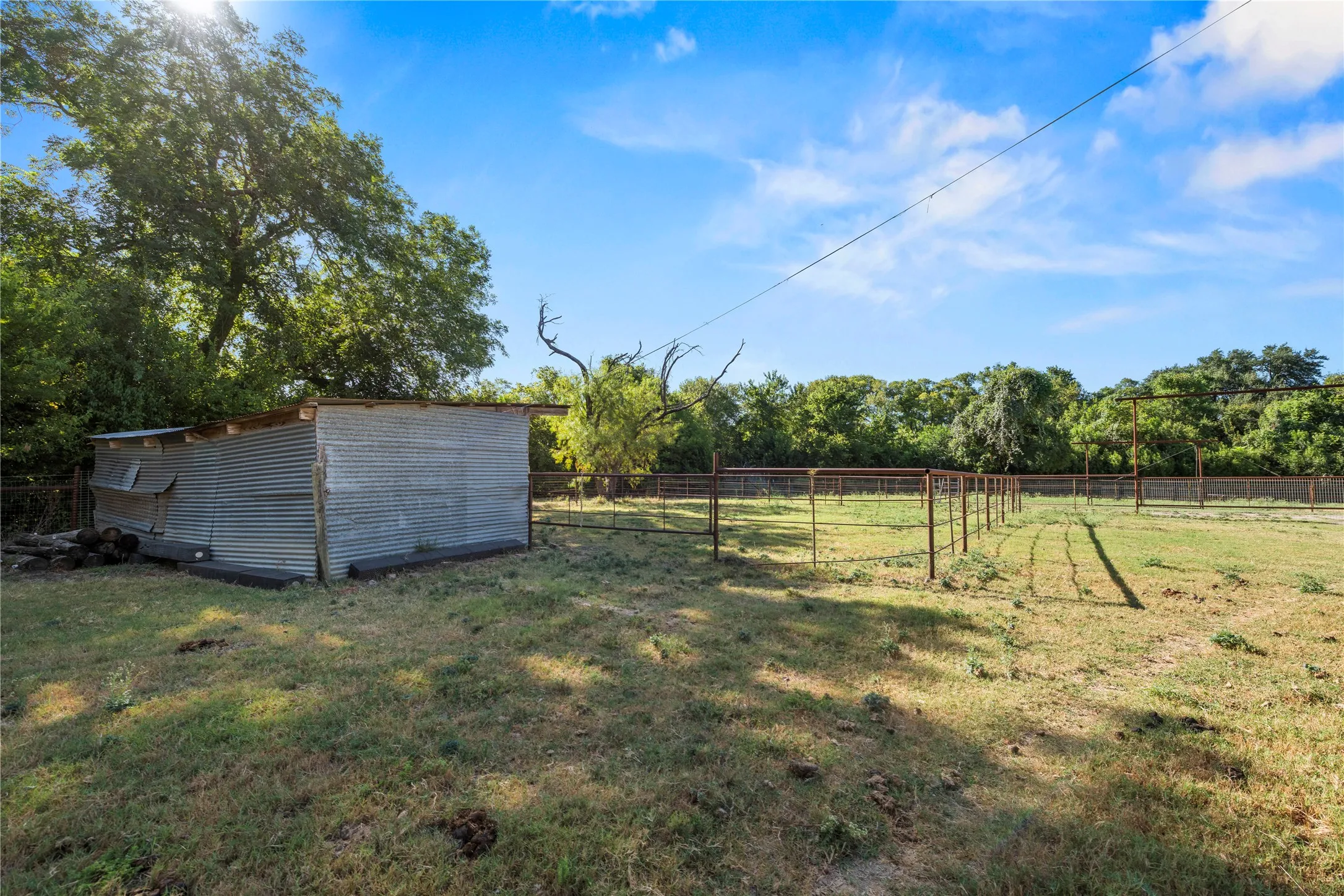Single Family Residence For Sale in Mc Lennan County , 1305 S Old Temple Road, Lorena, Texas 76655, 3 Bedroom, 2 Bathroom, 2 Garage spaces, 1,668 Sqft, built in 1959, mls#21331346, Real Estate Agent in Lorena, Homes For Sale in Mc Lennan county, Homes For Sale in Lorena, Realtor in Lorena Texas, Real Estate Brokerage Independent Realty Texas, Luminita Cordes Realtor