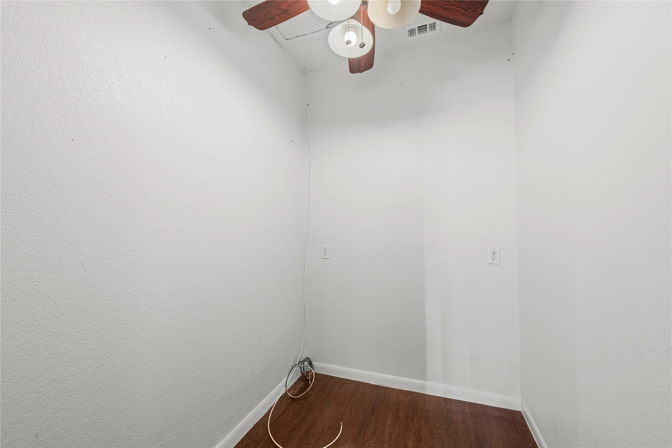 Single Family Residence For Sale in Mc Lennan County , 1305 S Old Temple Road, Lorena, Texas 76655, 3 Bedroom, 2 Bathroom, 2 Garage spaces, 1,668 Sqft, built in 1959, mls#21331346, Real Estate Agent in Lorena, Homes For Sale in Mc Lennan county, Homes For Sale in Lorena, Realtor in Lorena Texas, Real Estate Brokerage Independent Realty Texas, Luminita Cordes Realtor