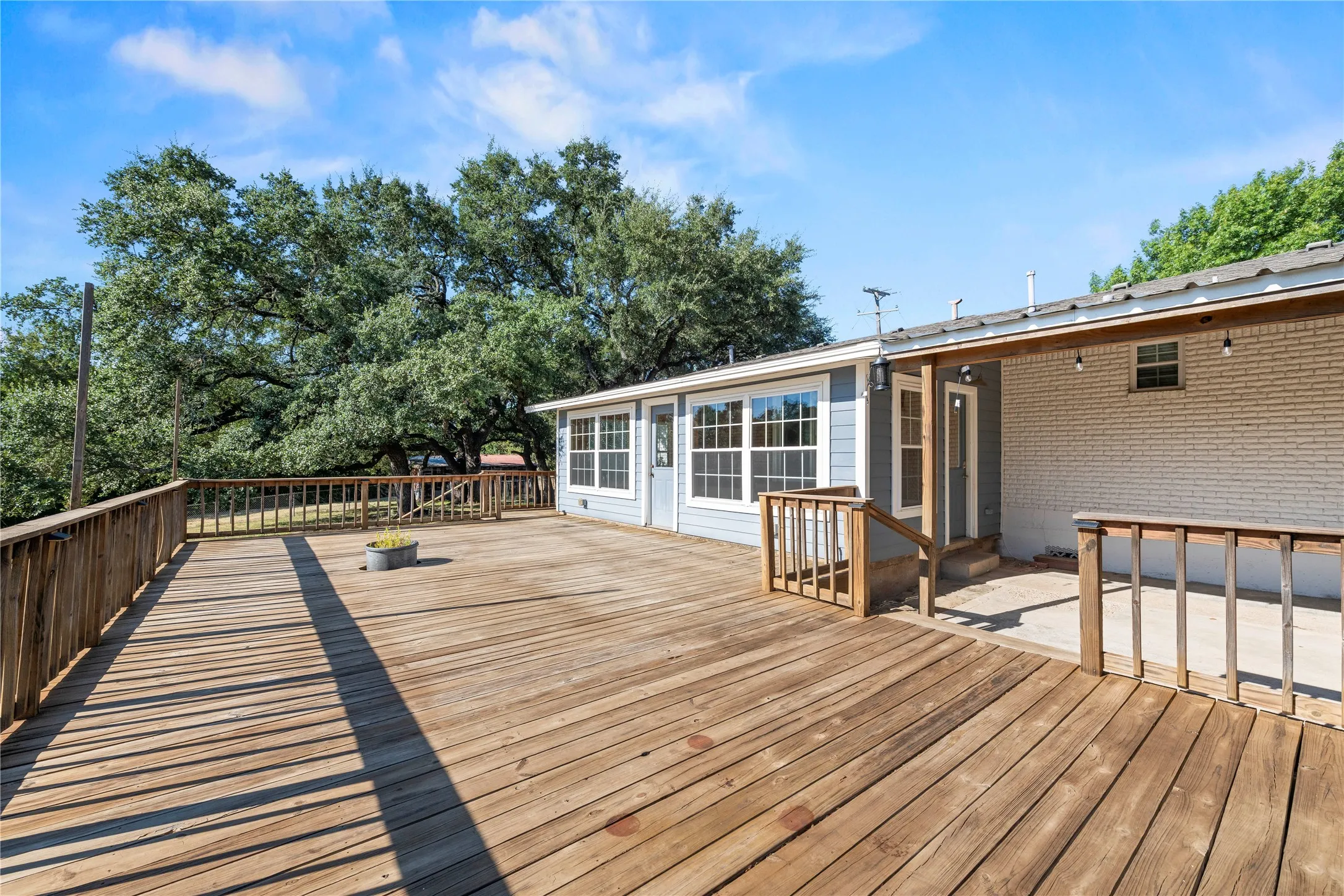 Single Family Residence For Sale in Mc Lennan County , 1305 S Old Temple Road, Lorena, Texas 76655, 3 Bedroom, 2 Bathroom, 2 Garage spaces, 1,668 Sqft, built in 1959, mls#21331346, Real Estate Agent in Lorena, Homes For Sale in Mc Lennan county, Homes For Sale in Lorena, Realtor in Lorena Texas, Real Estate Brokerage Independent Realty Texas, Luminita Cordes Realtor