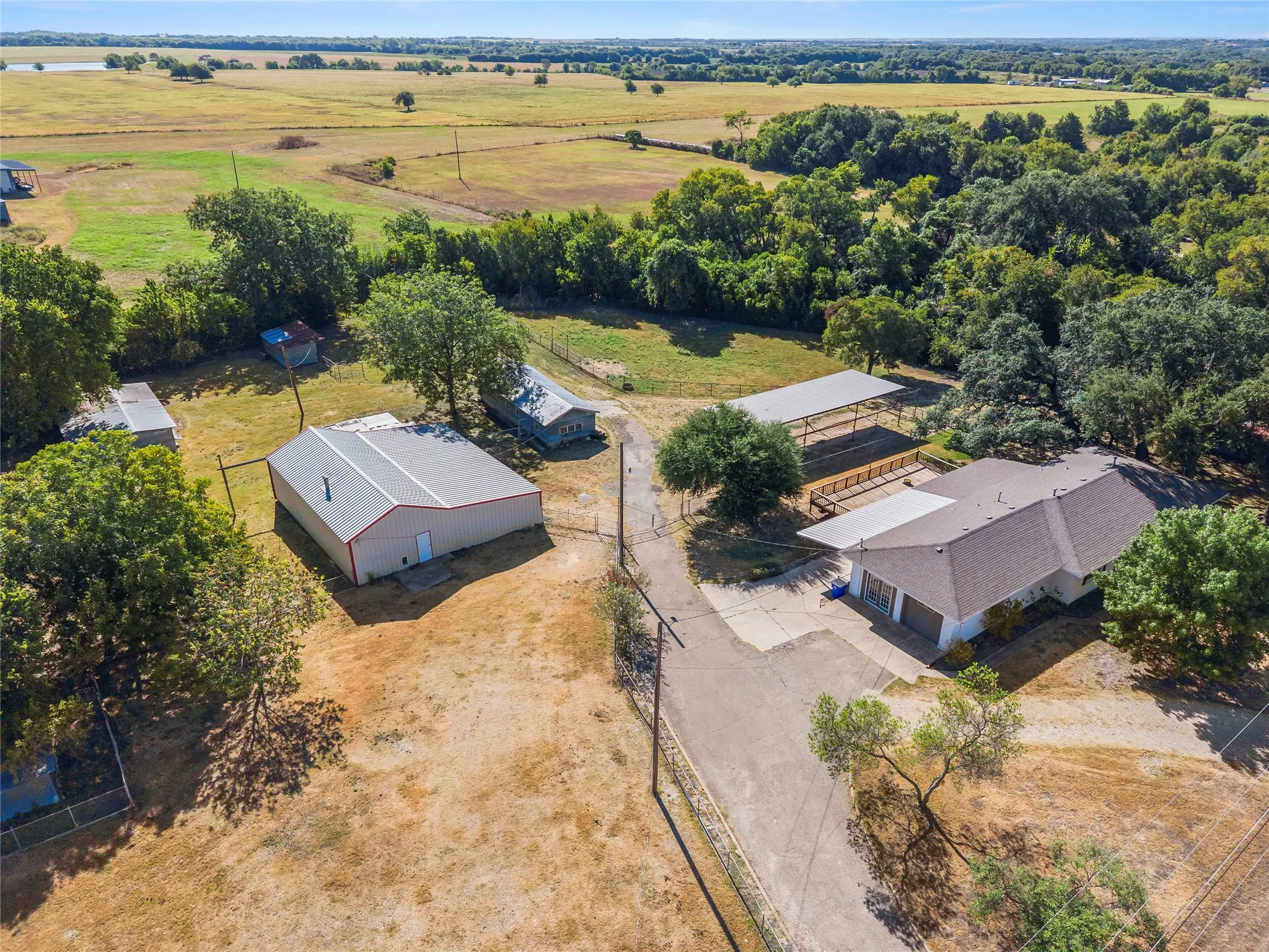 Single Family Residence For Sale in Mc Lennan County , 1305 S Old Temple Road, Lorena, Texas 76655, 3 Bedroom, 2 Bathroom, 2 Garage spaces, 1,668 Sqft, built in 1959, mls#21331346, Real Estate Agent in Lorena, Homes For Sale in Mc Lennan county, Homes For Sale in Lorena, Realtor in Lorena Texas, Real Estate Brokerage Independent Realty Texas, Luminita Cordes Realtor