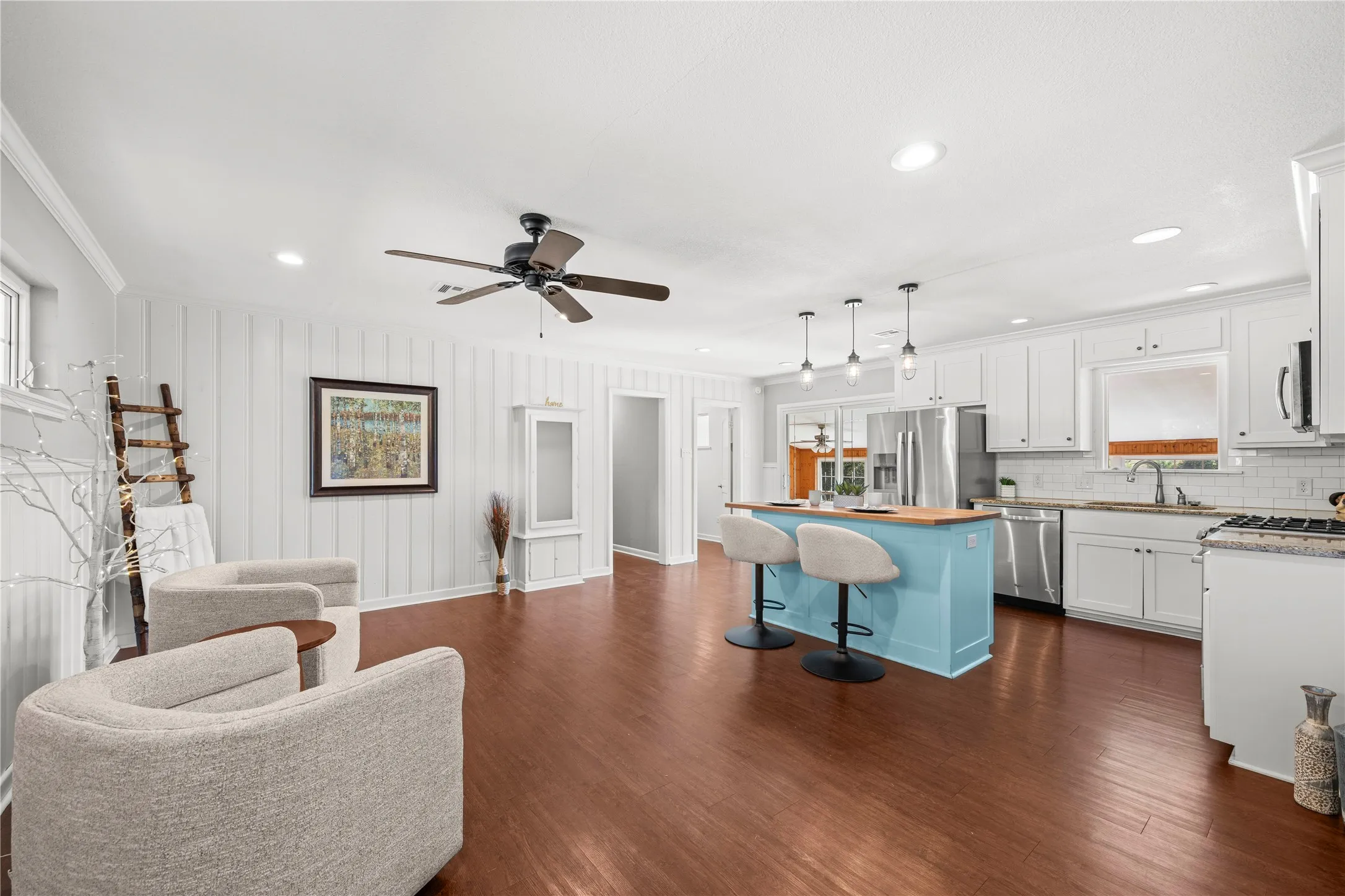 Single Family Residence For Sale in Mc Lennan County , 1305 S Old Temple Road, Lorena, Texas 76655, 3 Bedroom, 2 Bathroom, 2 Garage spaces, 1,668 Sqft, built in 1959, mls#21331346, Real Estate Agent in Lorena, Homes For Sale in Mc Lennan county, Homes For Sale in Lorena, Realtor in Lorena Texas, Real Estate Brokerage Independent Realty Texas, Luminita Cordes Realtor