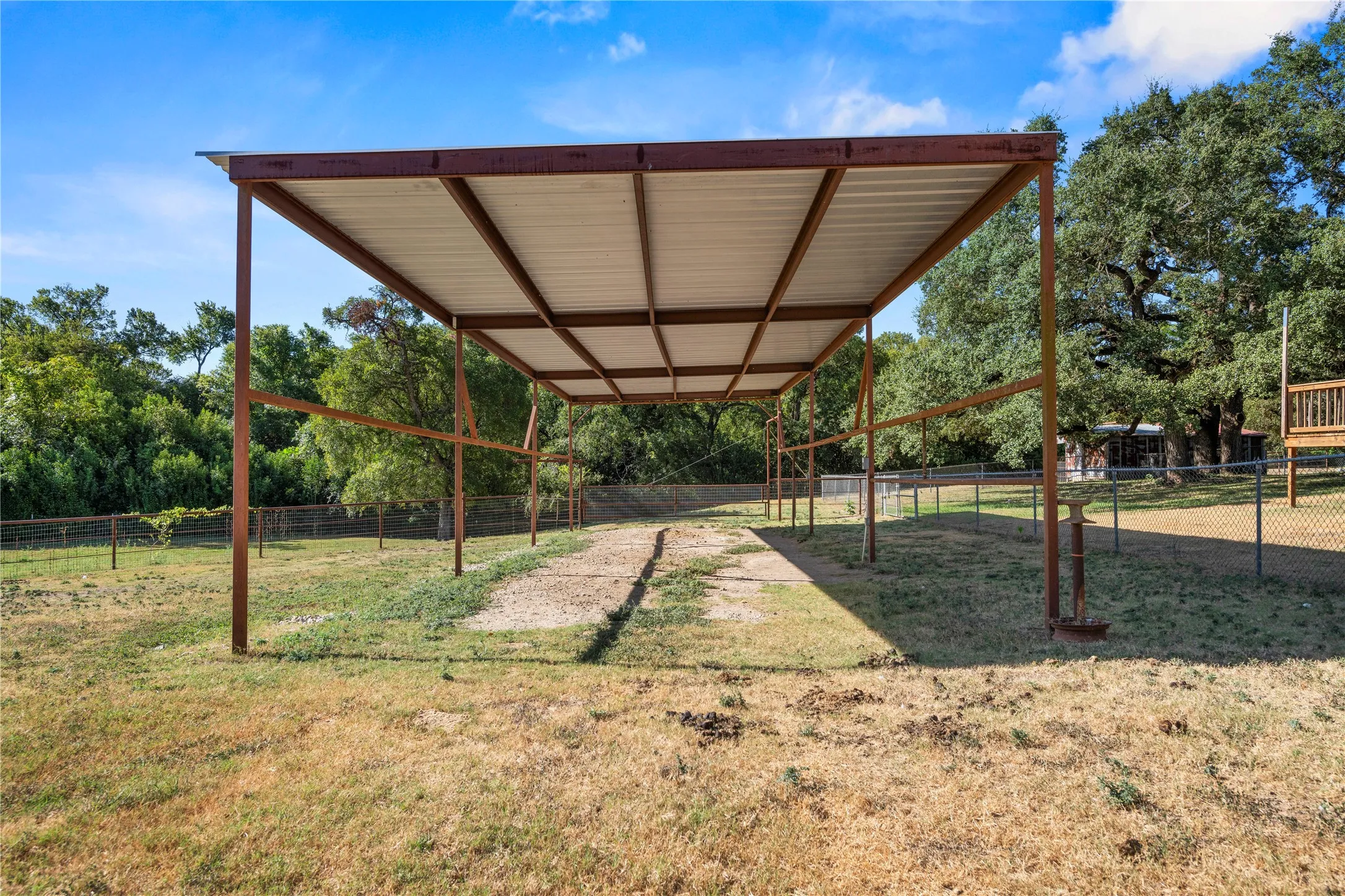 Single Family Residence For Sale in Mc Lennan County , 1305 S Old Temple Road, Lorena, Texas 76655, 3 Bedroom, 2 Bathroom, 2 Garage spaces, 1,668 Sqft, built in 1959, mls#21331346, Real Estate Agent in Lorena, Homes For Sale in Mc Lennan county, Homes For Sale in Lorena, Realtor in Lorena Texas, Real Estate Brokerage Independent Realty Texas, Luminita Cordes Realtor