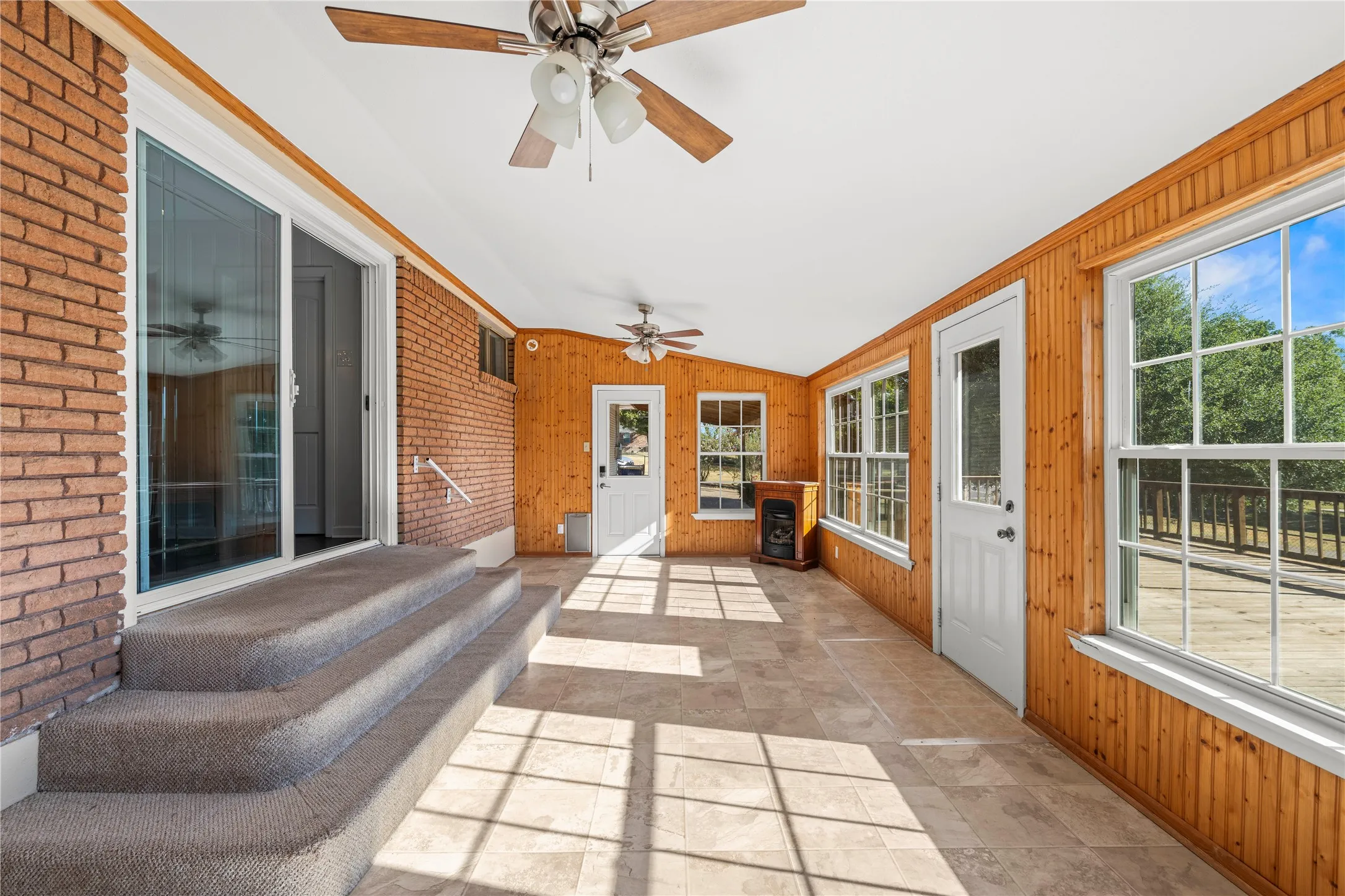 Single Family Residence For Sale in Mc Lennan County , 1305 S Old Temple Road, Lorena, Texas 76655, 3 Bedroom, 2 Bathroom, 2 Garage spaces, 1,668 Sqft, built in 1959, mls#21331346, Real Estate Agent in Lorena, Homes For Sale in Mc Lennan county, Homes For Sale in Lorena, Realtor in Lorena Texas, Real Estate Brokerage Independent Realty Texas, Luminita Cordes Realtor