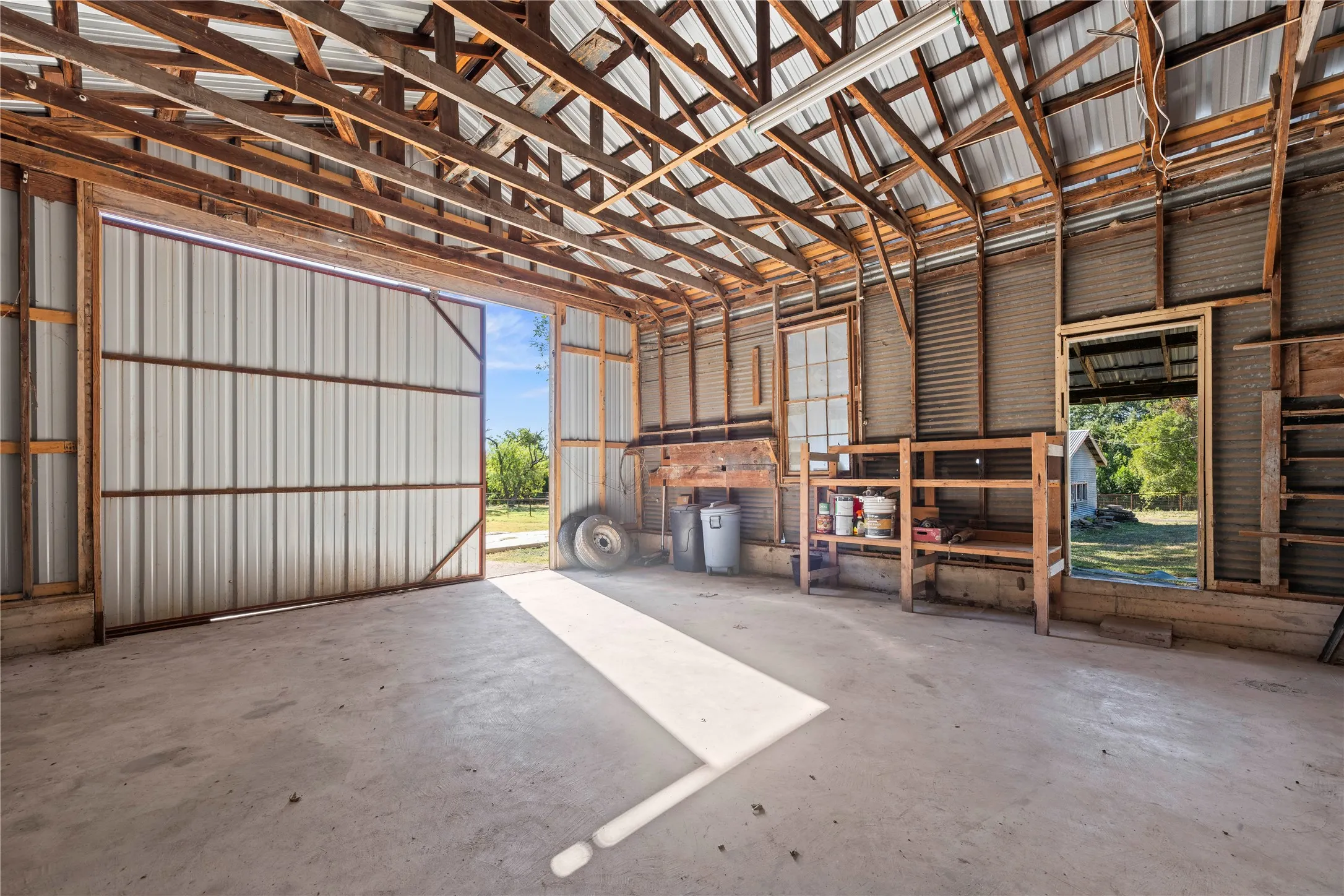 Single Family Residence For Sale in Mc Lennan County , 1305 S Old Temple Road, Lorena, Texas 76655, 3 Bedroom, 2 Bathroom, 2 Garage spaces, 1,668 Sqft, built in 1959, mls#21331346, Real Estate Agent in Lorena, Homes For Sale in Mc Lennan county, Homes For Sale in Lorena, Realtor in Lorena Texas, Real Estate Brokerage Independent Realty Texas, Luminita Cordes Realtor
